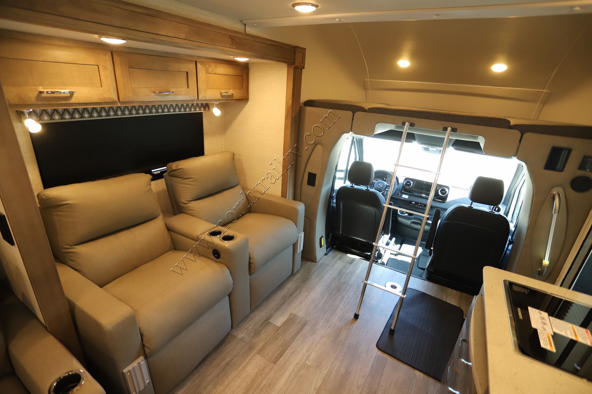 New 2022 Tiffin Motor Homes Wayfarer 25RW Class C  For Sale