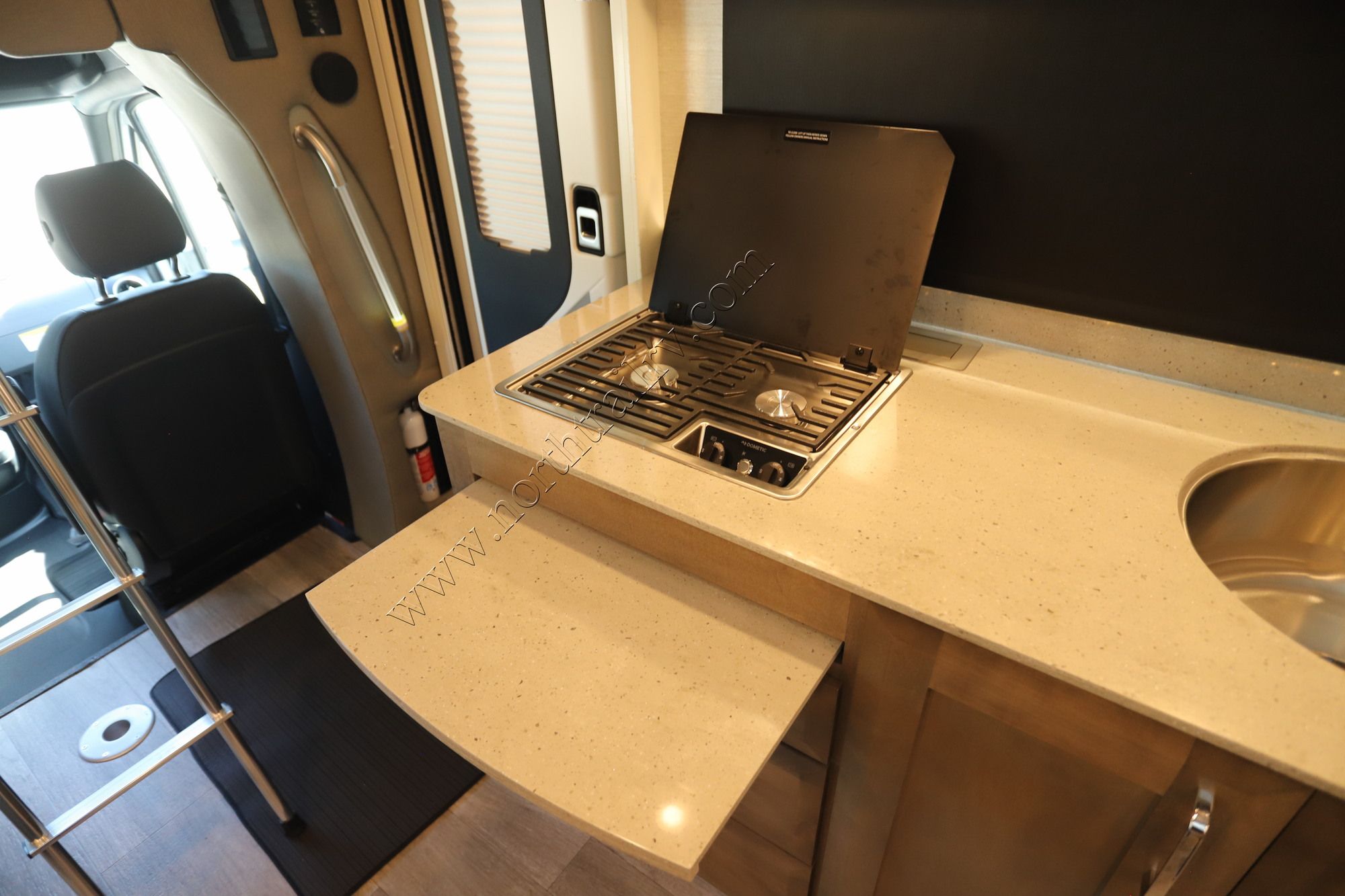 New 2022 Tiffin Motor Homes Wayfarer 25RW Class C  For Sale