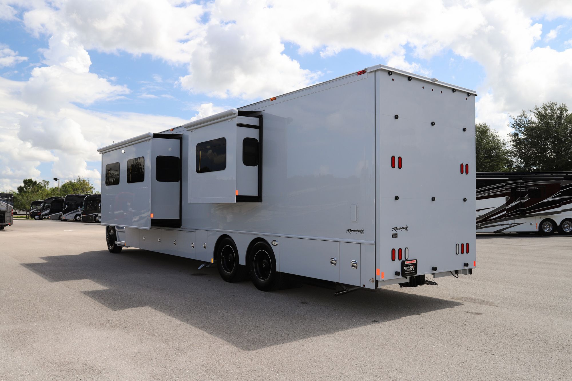 New 2022 Renegade Rv Classic Garage 2609 Super C  For Sale