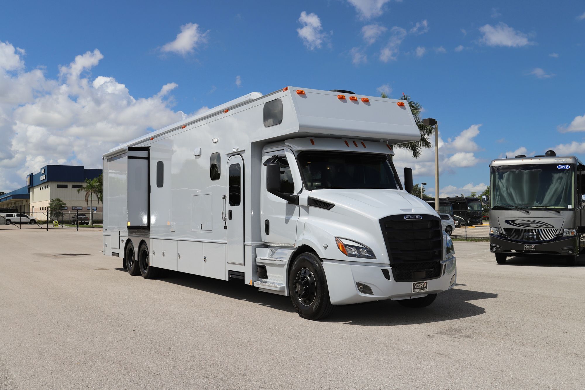 New 2022 Renegade Rv Classic Garage 2609 Super C  For Sale