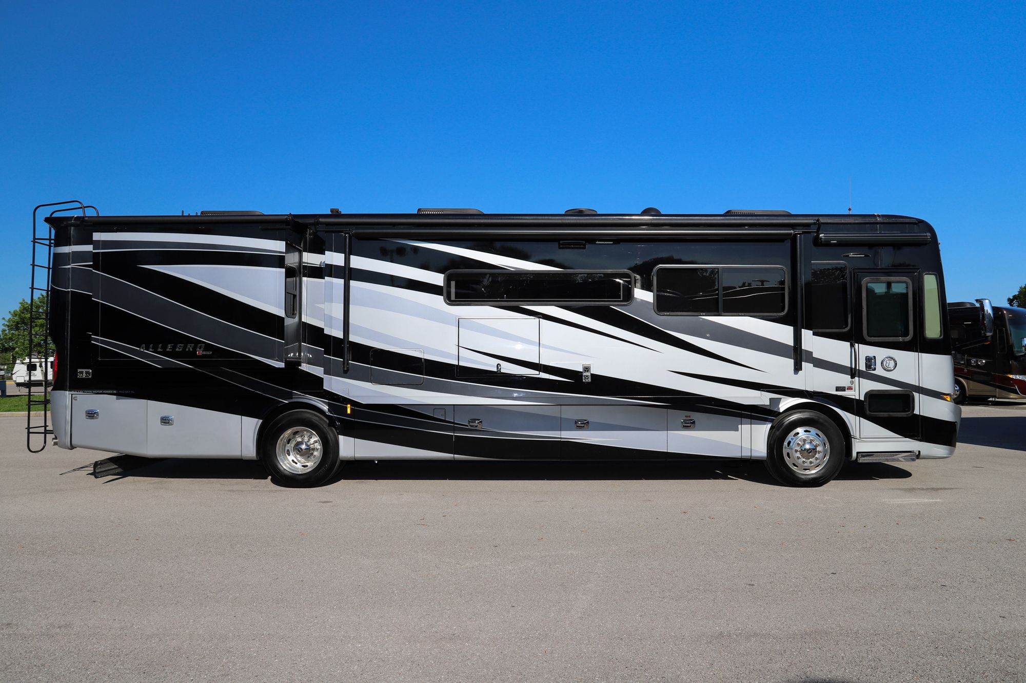 Used 2019 Tiffin Motor Homes Allegro Red 37PA Class A  For Sale