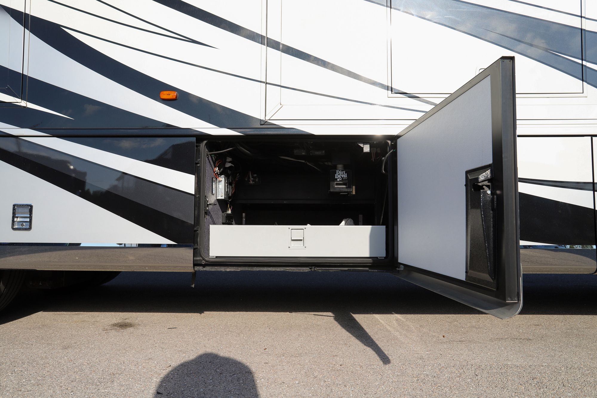 Used 2017 Newmar Dutch Star 4018 Class A  For Sale