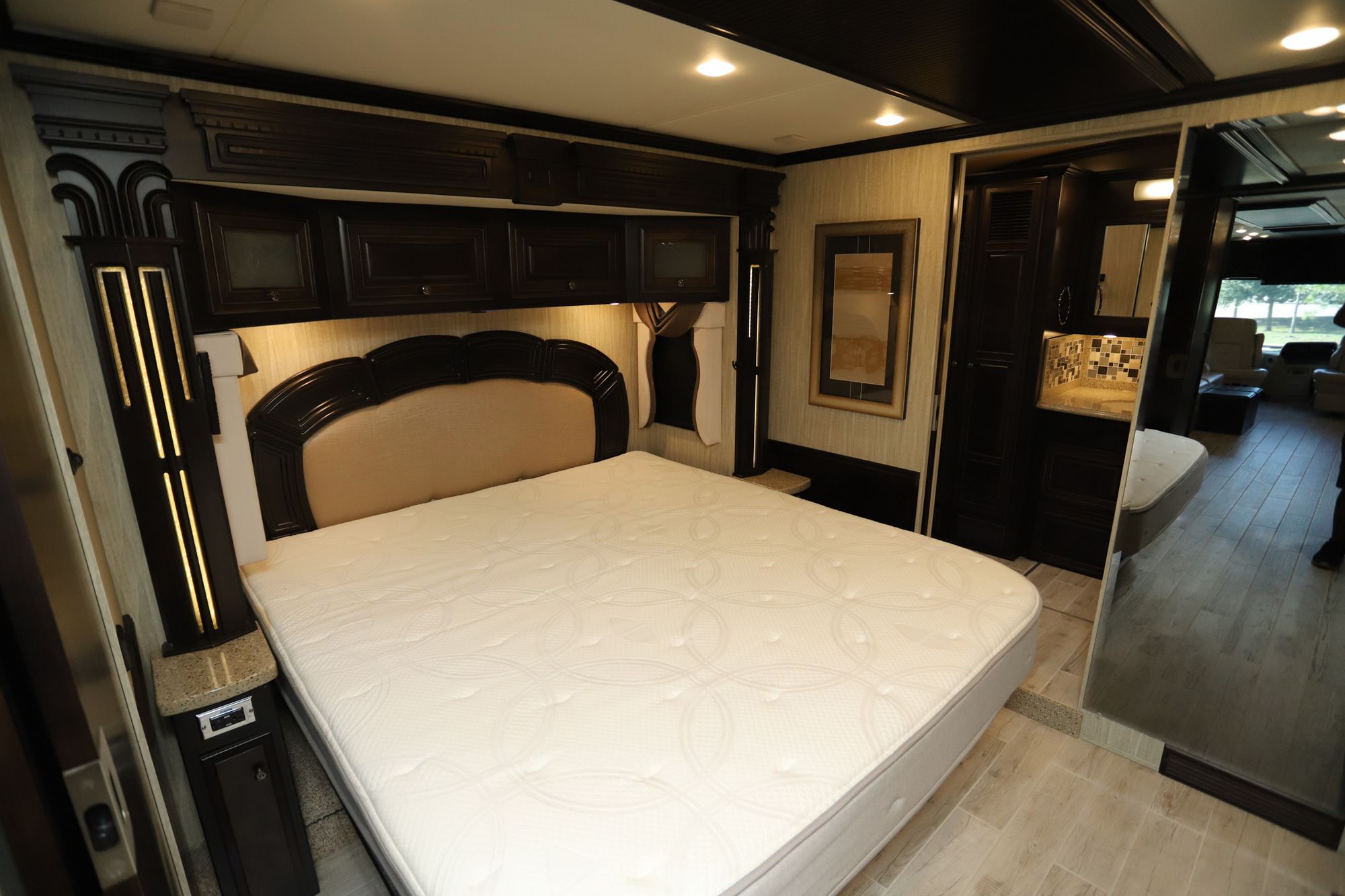 Used 2017 Newmar Dutch Star 4018 Class A  For Sale
