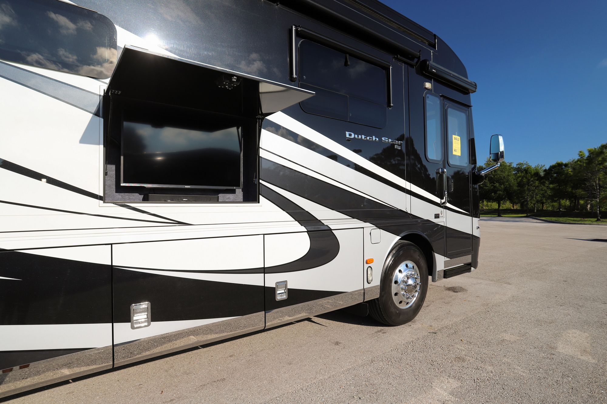 Used 2017 Newmar Dutch Star 4018 Class A  For Sale