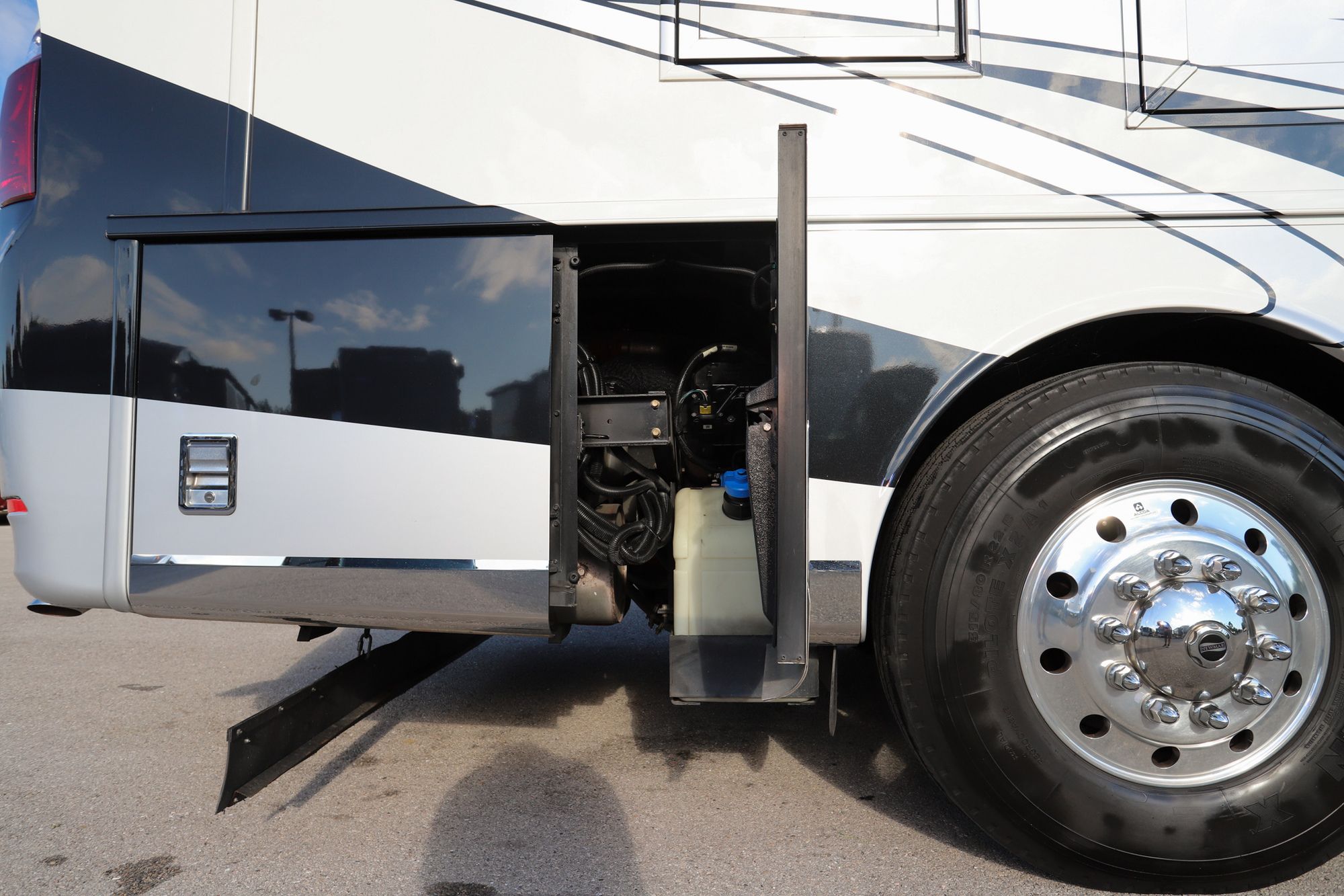 Used 2017 Newmar Dutch Star 4018 Class A  For Sale
