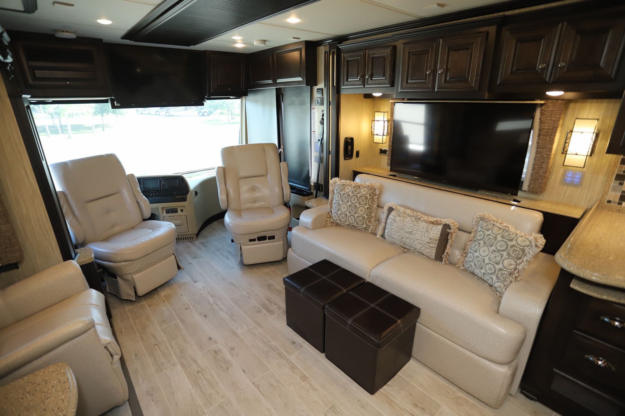 Used 2017 Newmar Dutch Star 4018 Class A  For Sale
