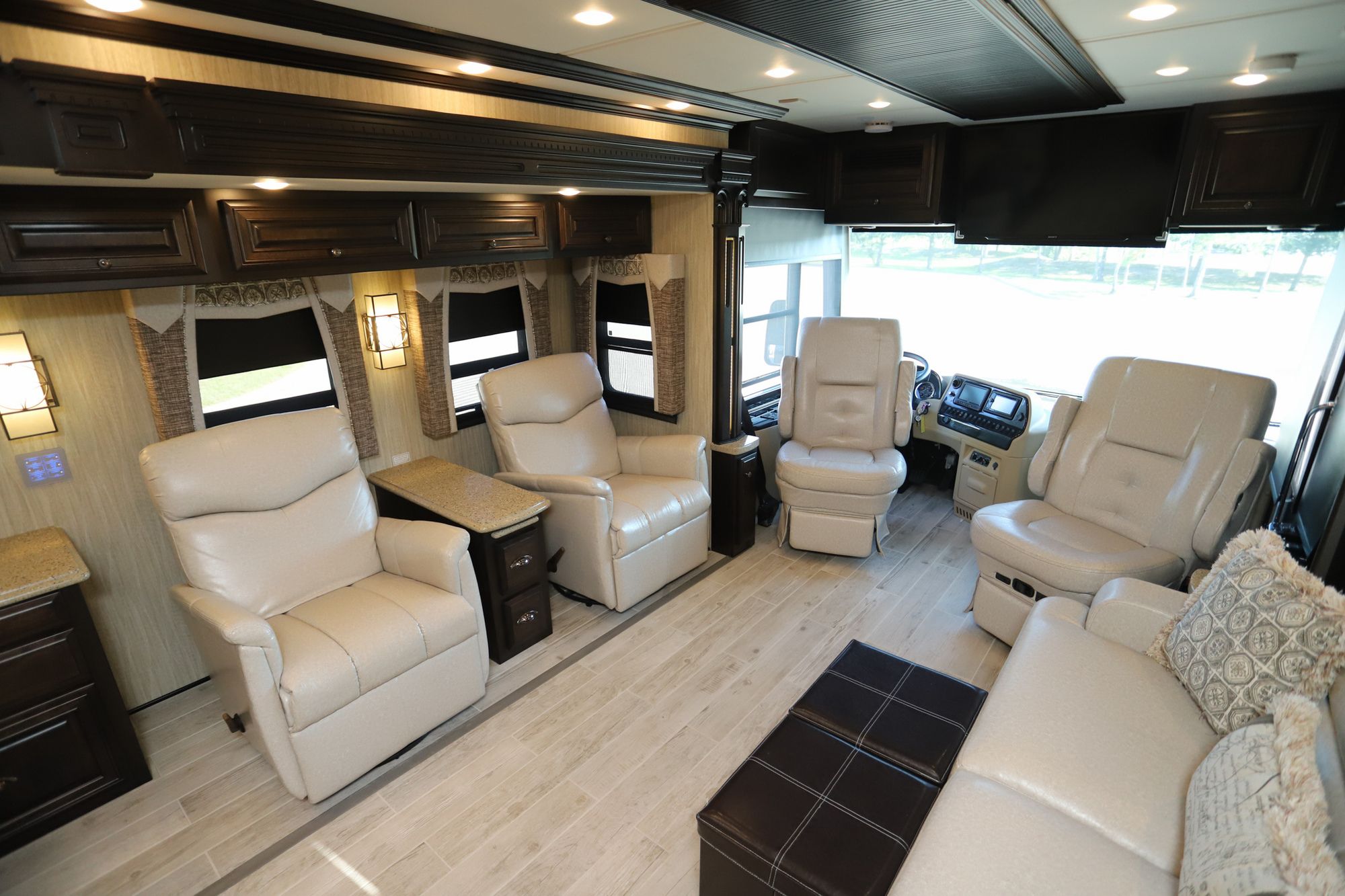 Used 2017 Newmar Dutch Star 4018 Class A  For Sale