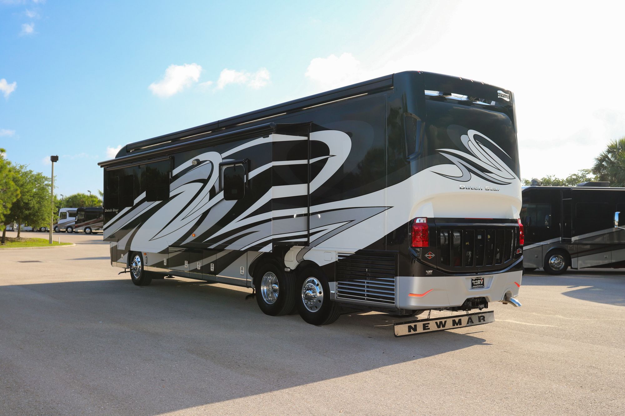 Used 2017 Newmar Dutch Star 4018 Class A  For Sale