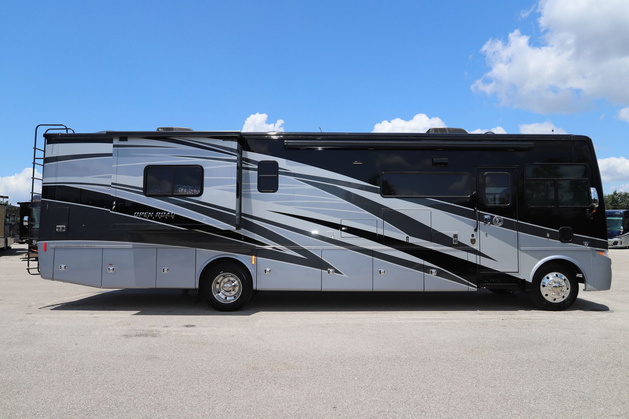 New 2022 Tiffin Motor Homes Allegro 36UA Class A  For Sale