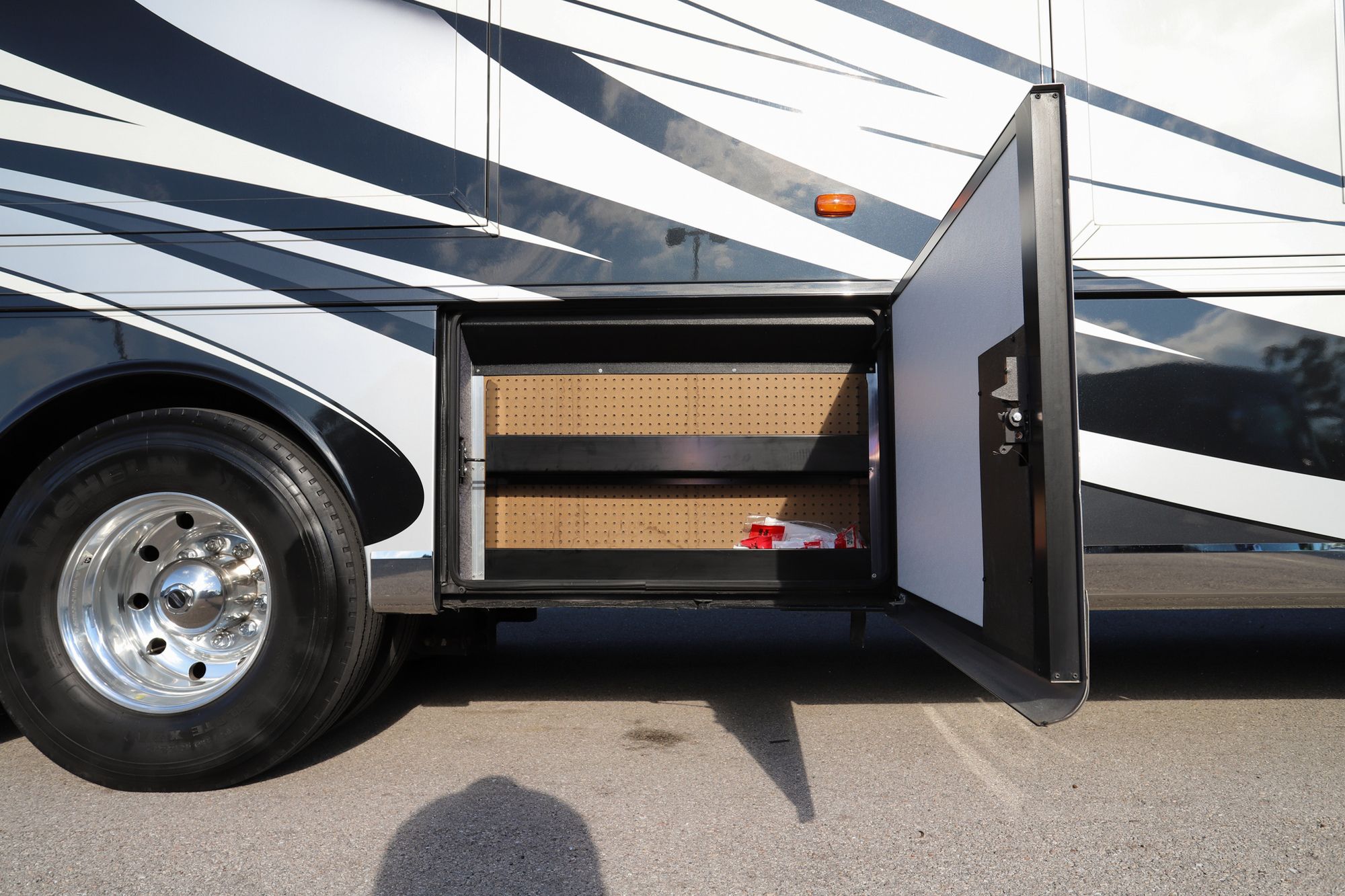 Used 2017 Newmar Dutch Star 4018 Class A  For Sale