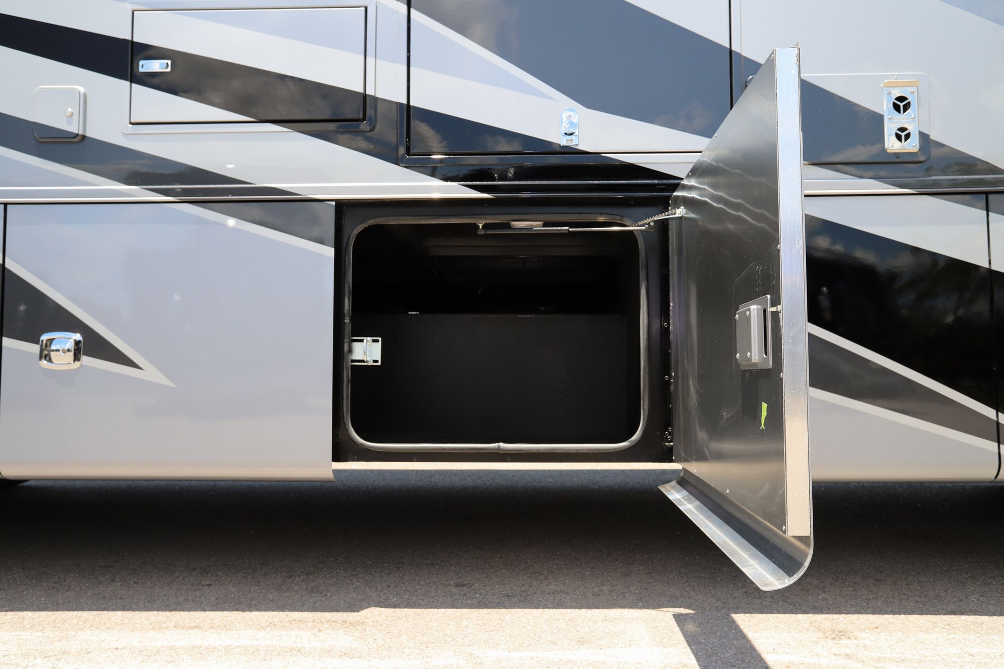 New 2022 Tiffin Motor Homes Allegro 36UA Class A  For Sale