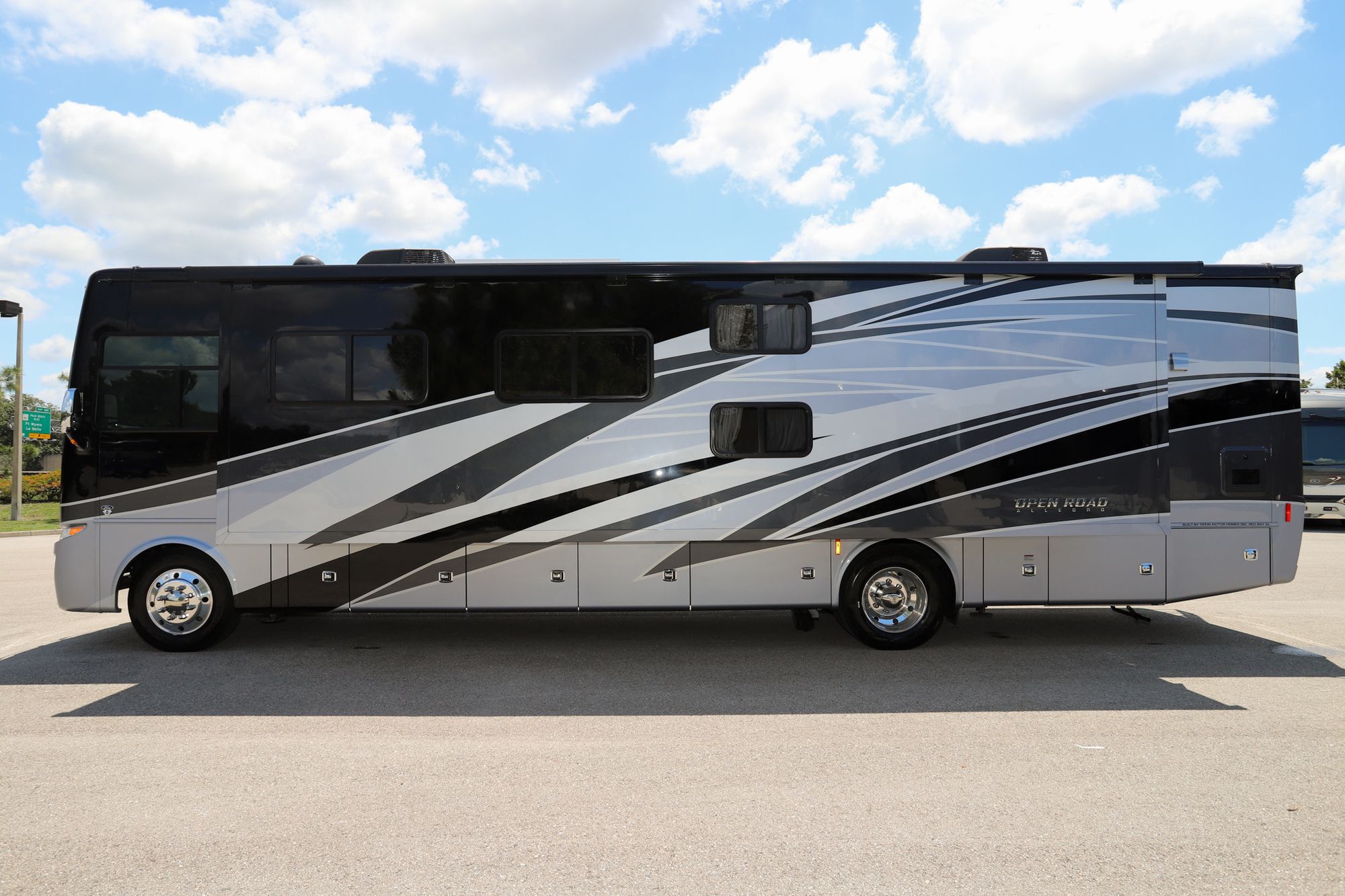 New 2022 Tiffin Motor Homes Allegro 36UA Class A  For Sale