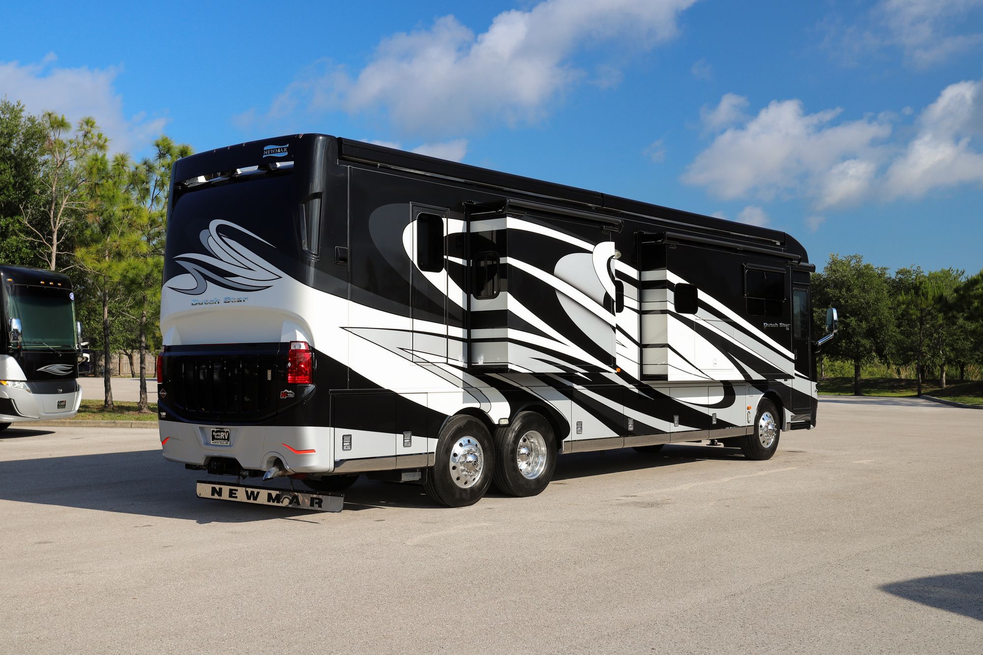 Used 2017 Newmar Dutch Star 4018 Class A  For Sale