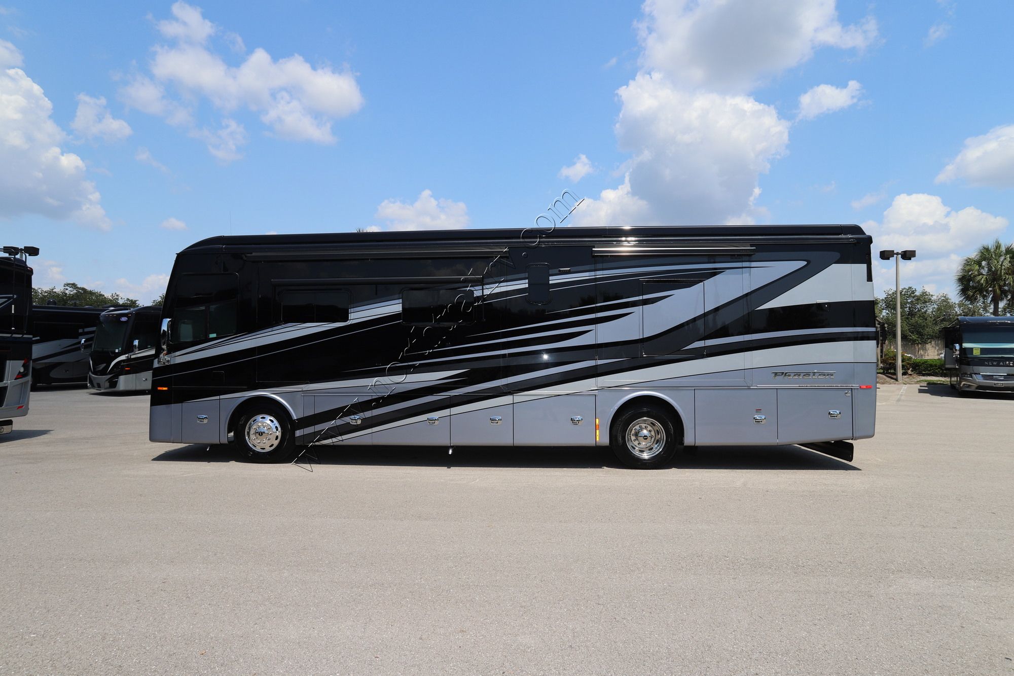 New 2022 Tiffin Motor Homes Phaeton 37BH Class A  For Sale