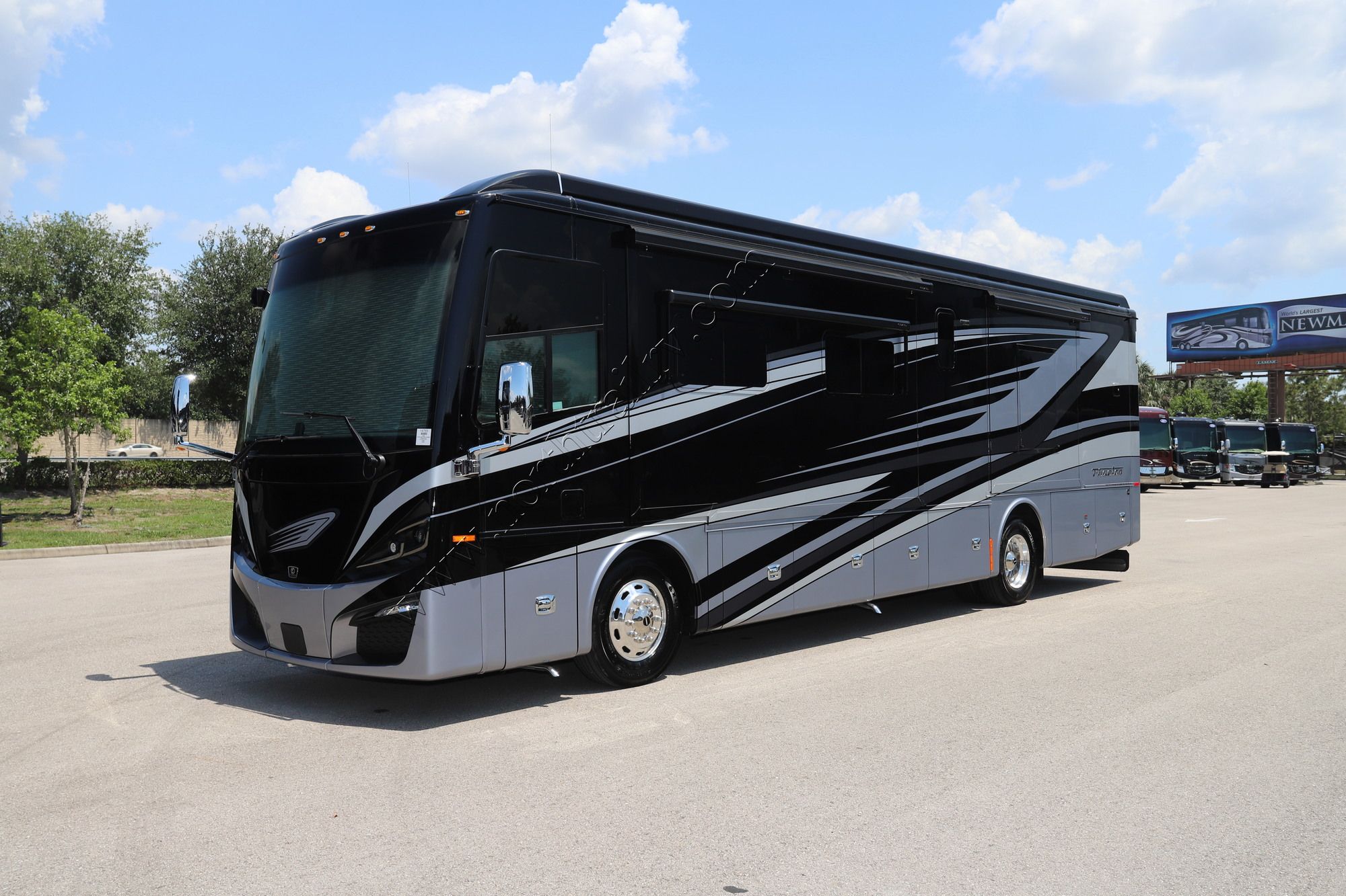 New 2022 Tiffin Motor Homes Phaeton 37BH Class A  For Sale