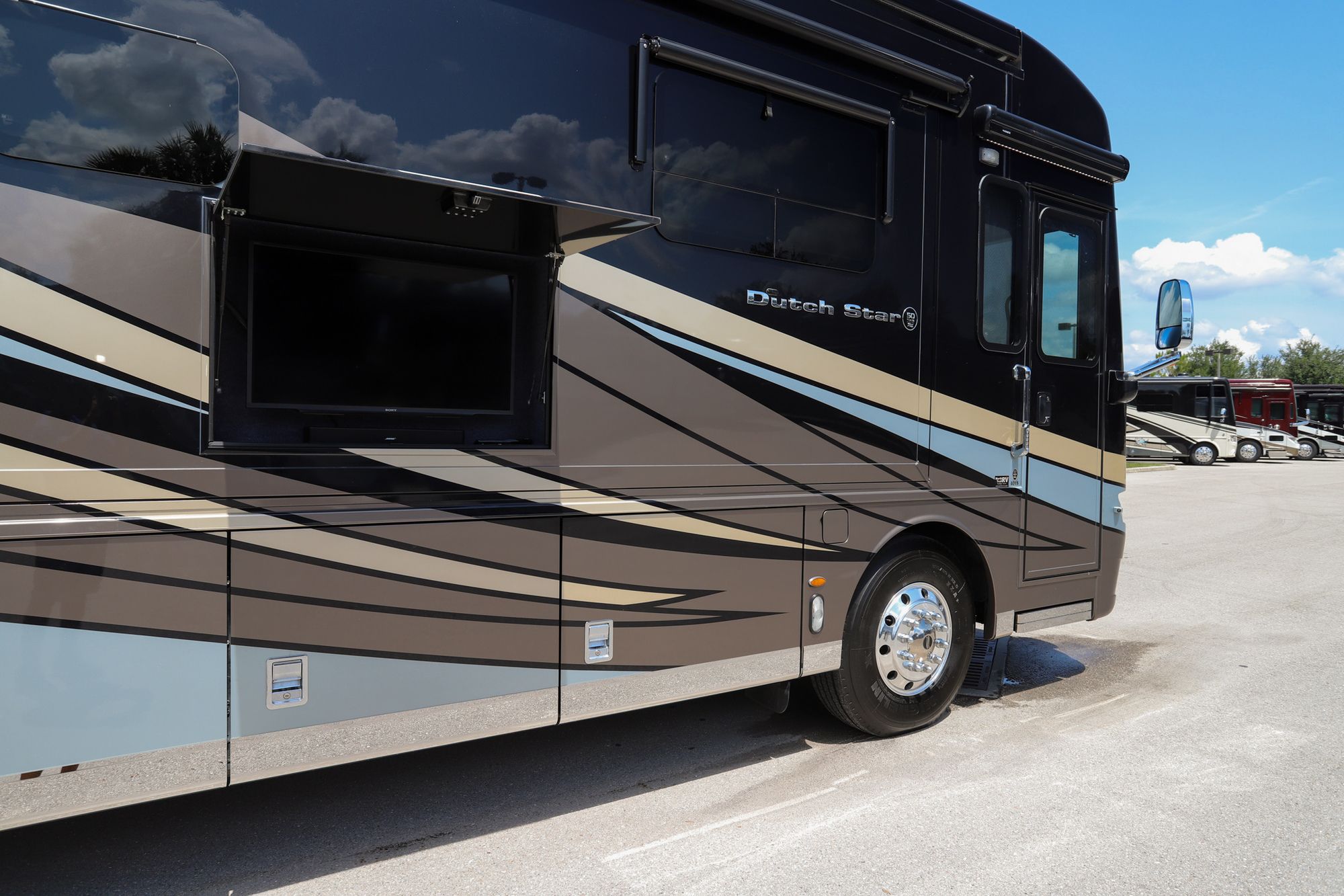 Used 2018 Newmar Dutch Star 4018 Class A  For Sale