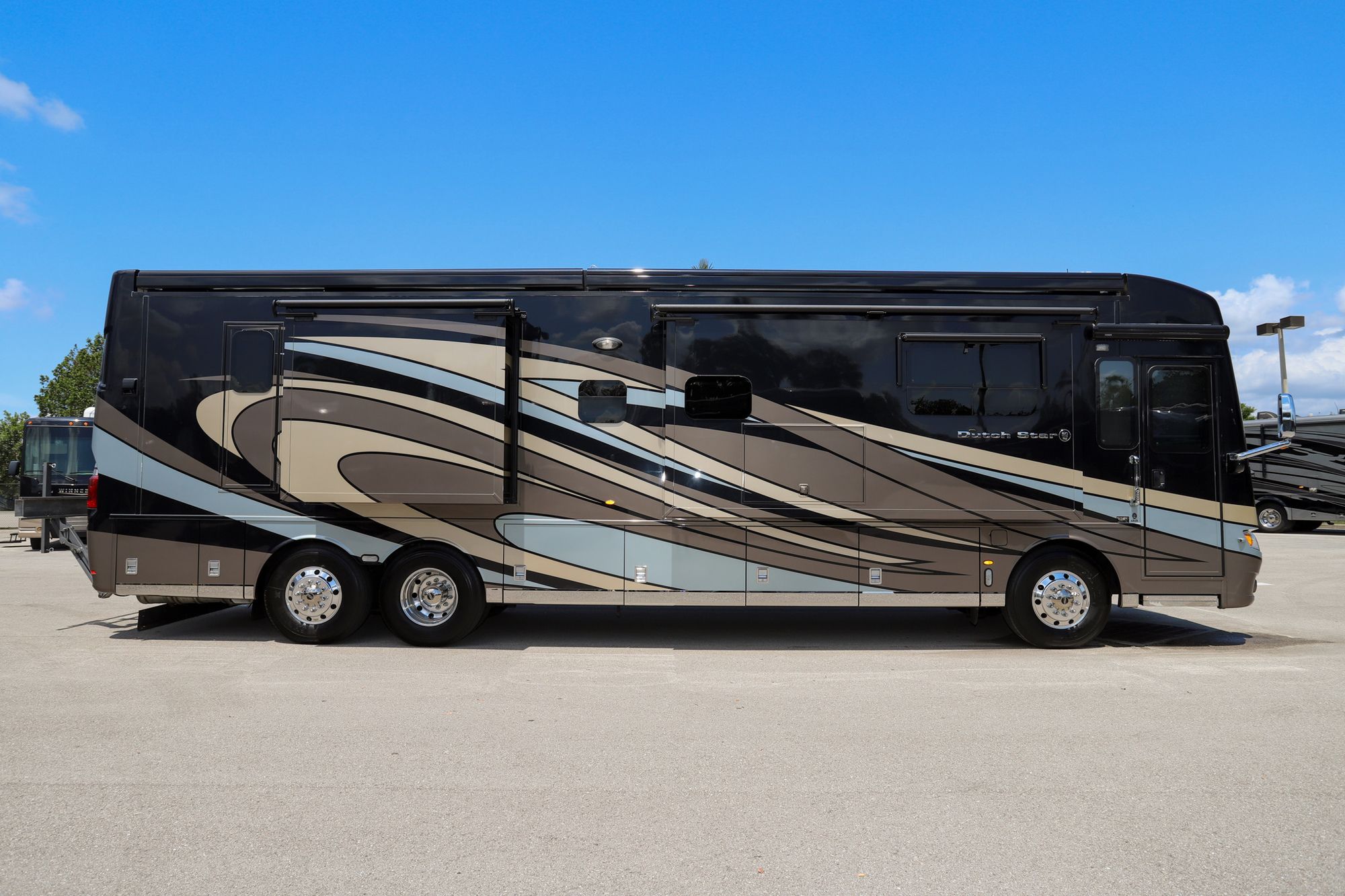 Used 2018 Newmar Dutch Star 4018 Class A  For Sale