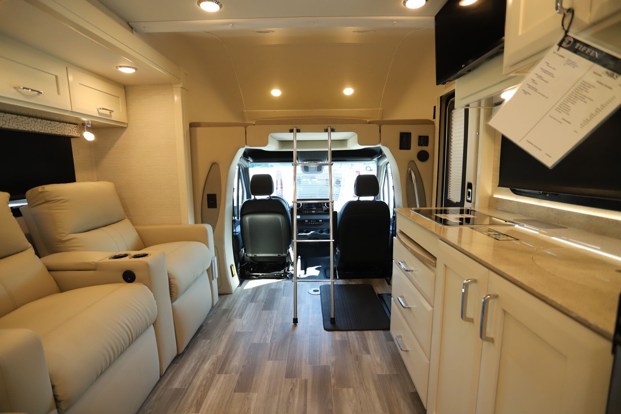 New 2022 Tiffin Motor Homes Wayfarer 25RW Class C  For Sale