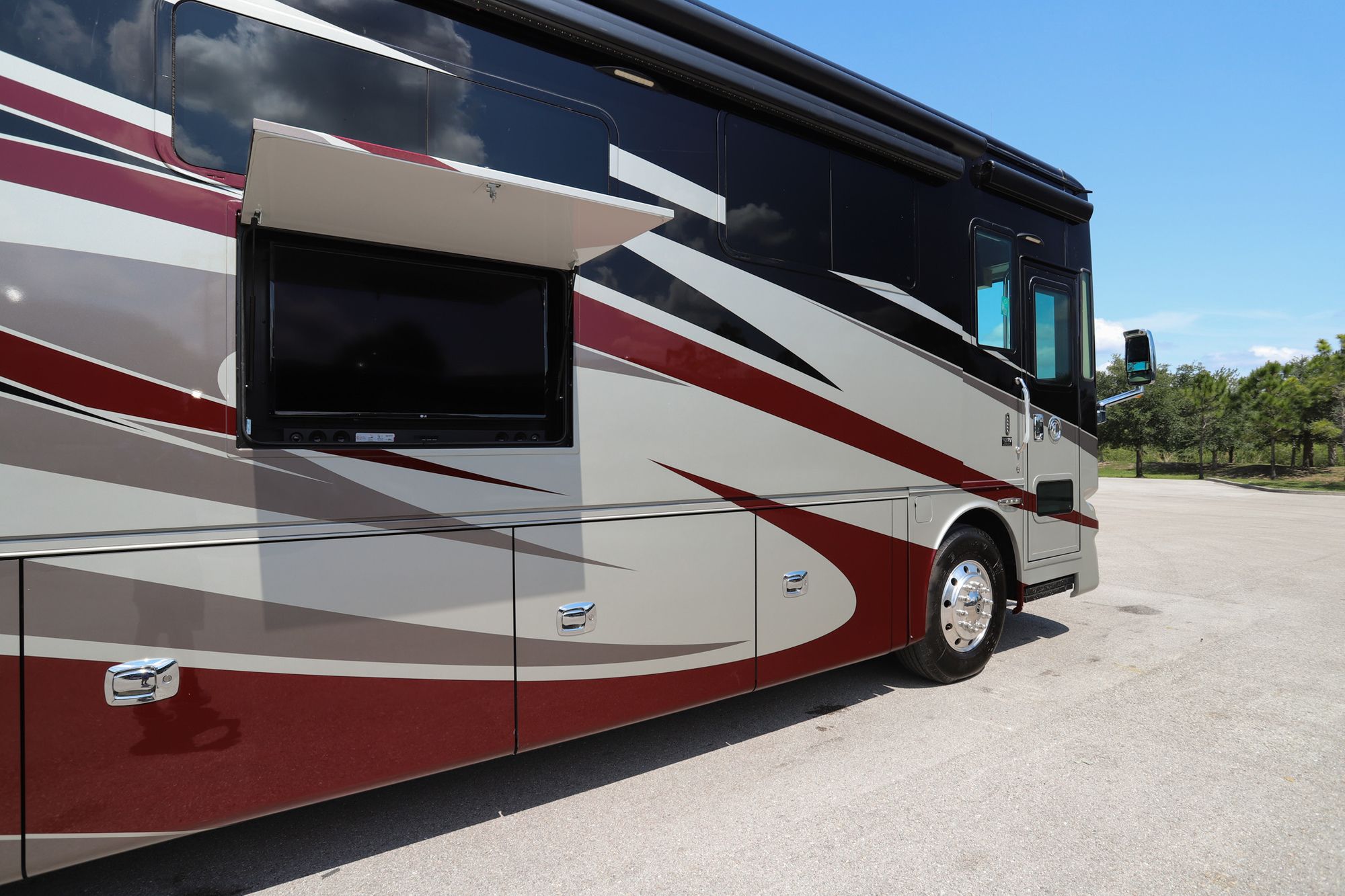 Used 2017 Tiffin Motor Homes Phaeton 44OH Class A  For Sale