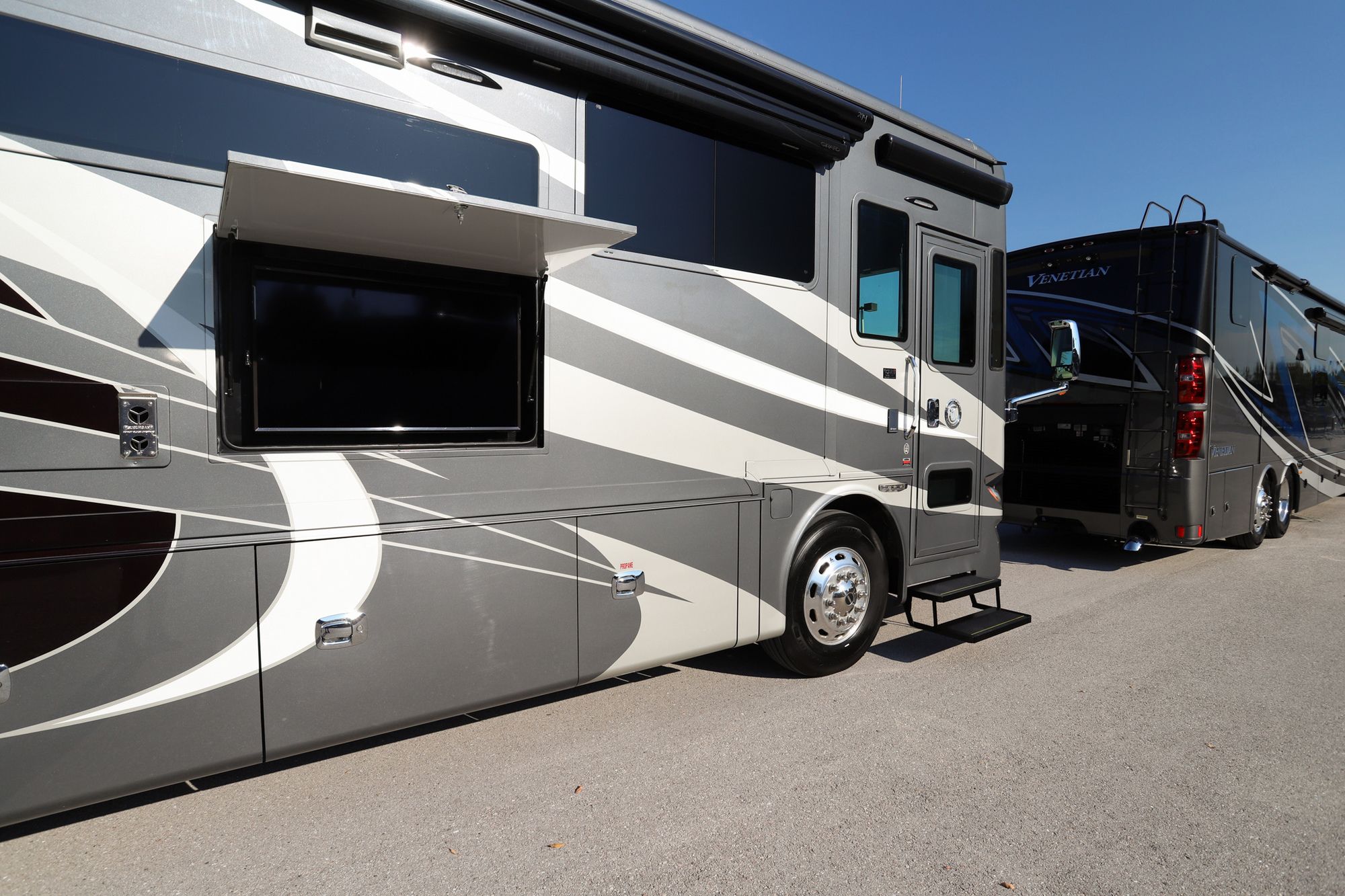 Used 2019 Tiffin Motor Homes Phaeton 37BH Class A  For Sale