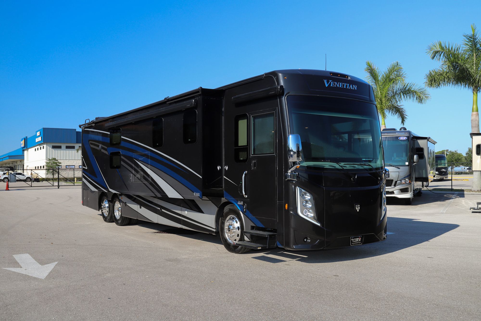 New 2023 Thor Venetian B42 Class A  For Sale