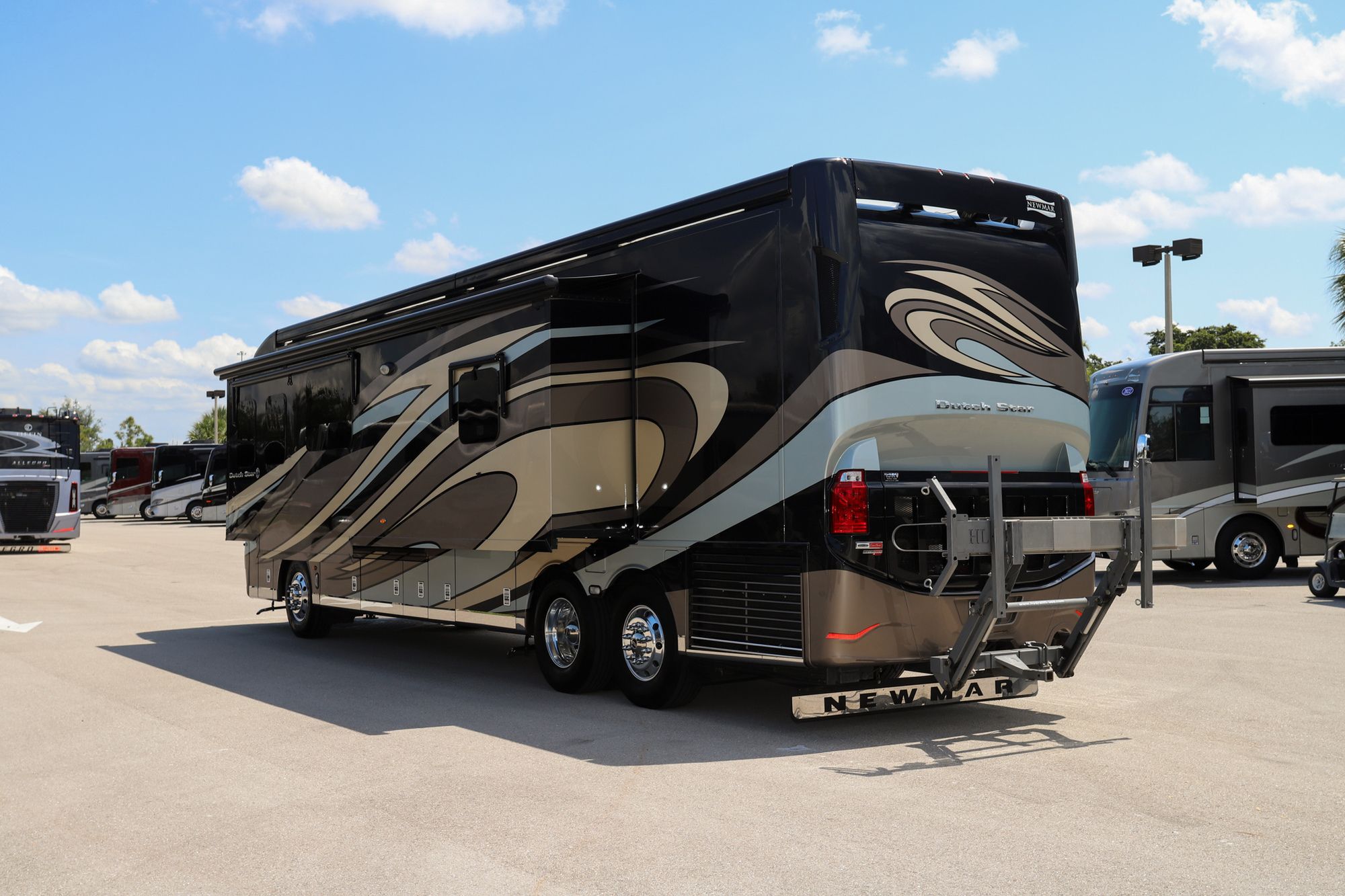 Used 2018 Newmar Dutch Star 4018 Class A  For Sale