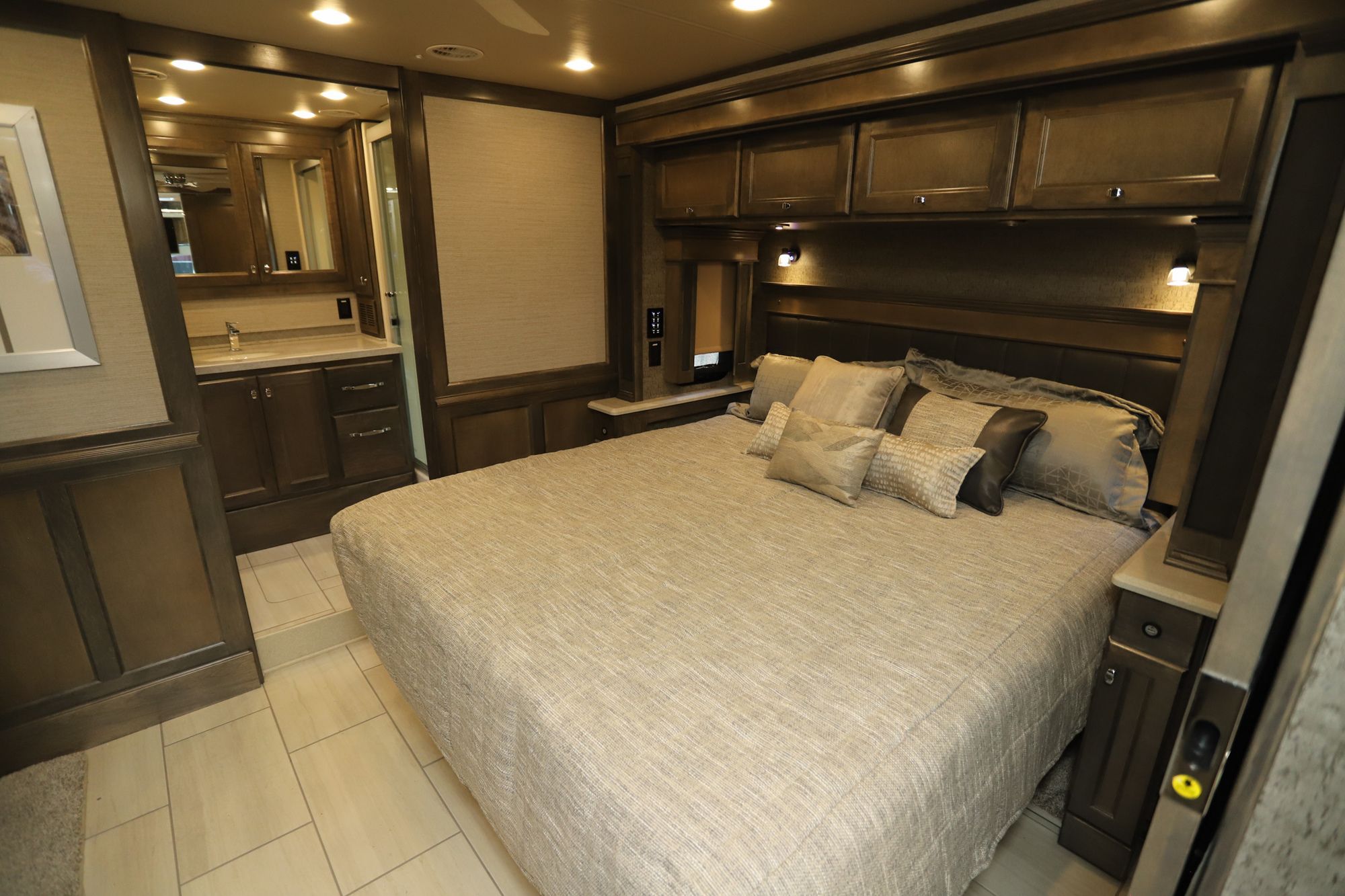 New 2022 Tiffin Motor Homes Allegro Red 37BA Class A  For Sale