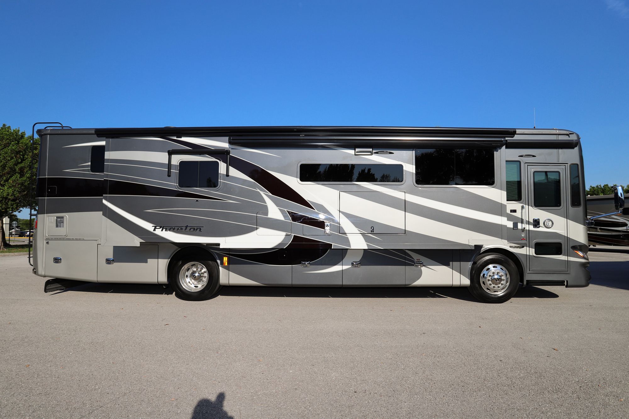 Used 2019 Tiffin Motor Homes Phaeton 37BH Class A  For Sale