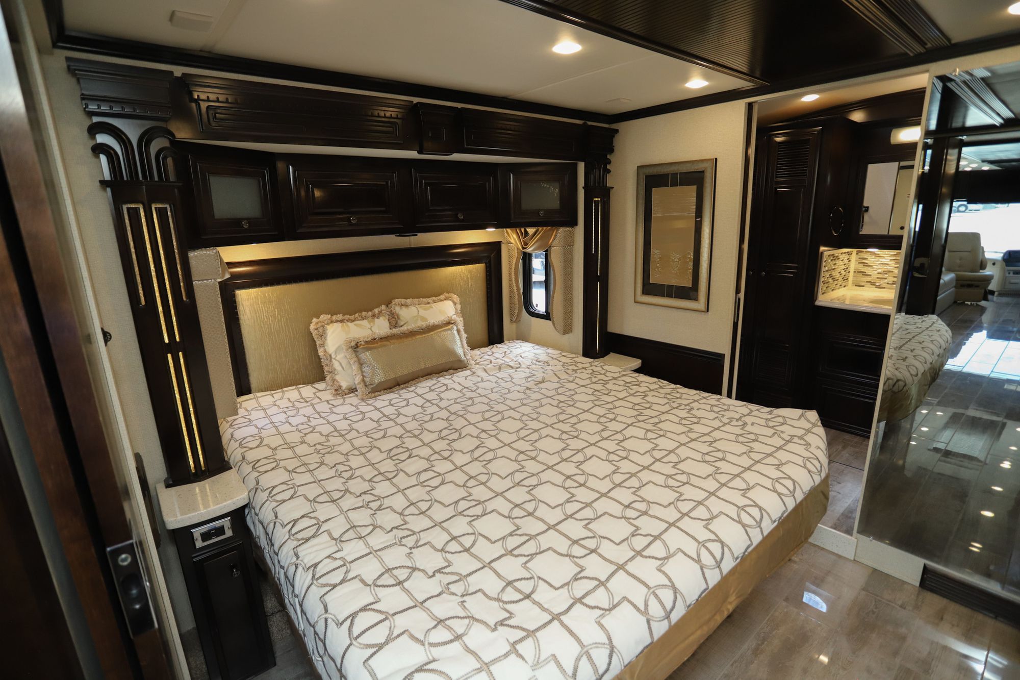 Used 2018 Newmar Dutch Star 4018 Class A  For Sale