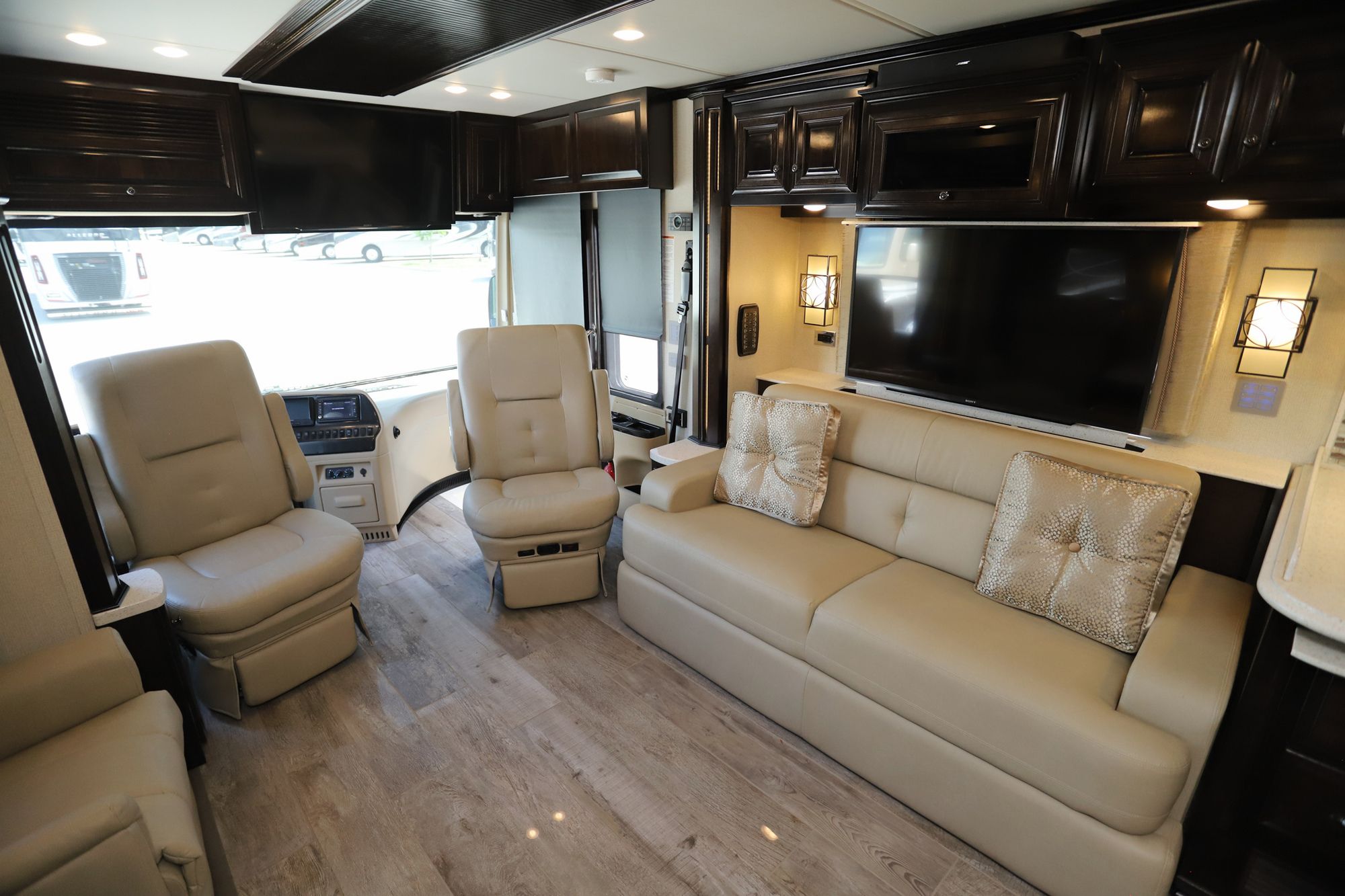 Used 2018 Newmar Dutch Star 4018 Class A  For Sale