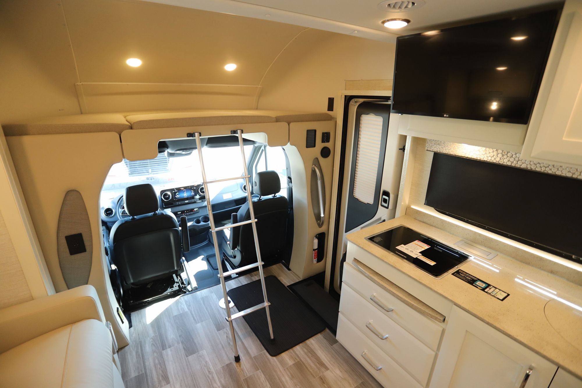 New 2022 Tiffin Motor Homes Wayfarer 25RW Class C  For Sale