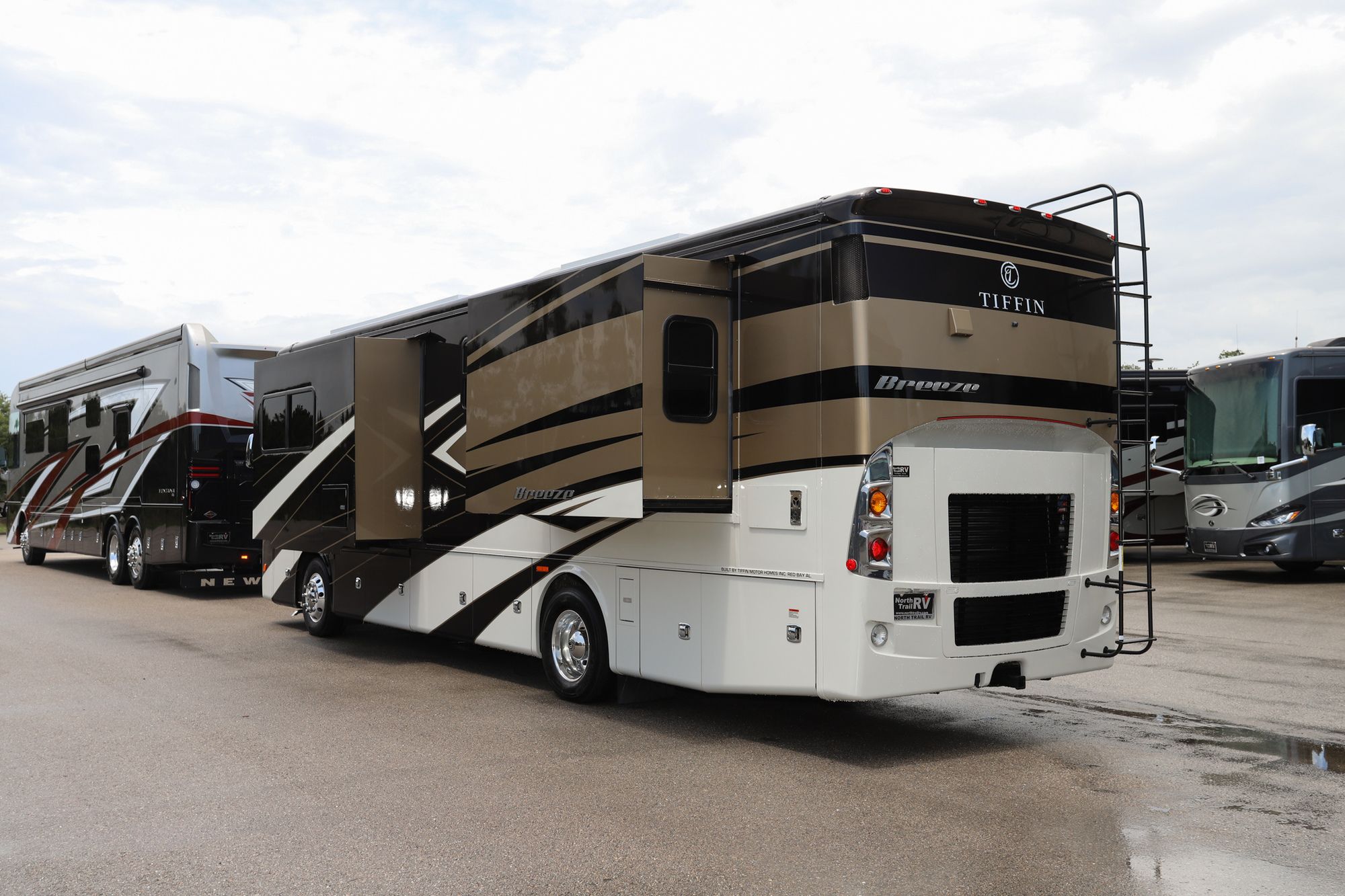 New 2022 Tiffin Motor Homes Breeze 33BR Class A  For Sale