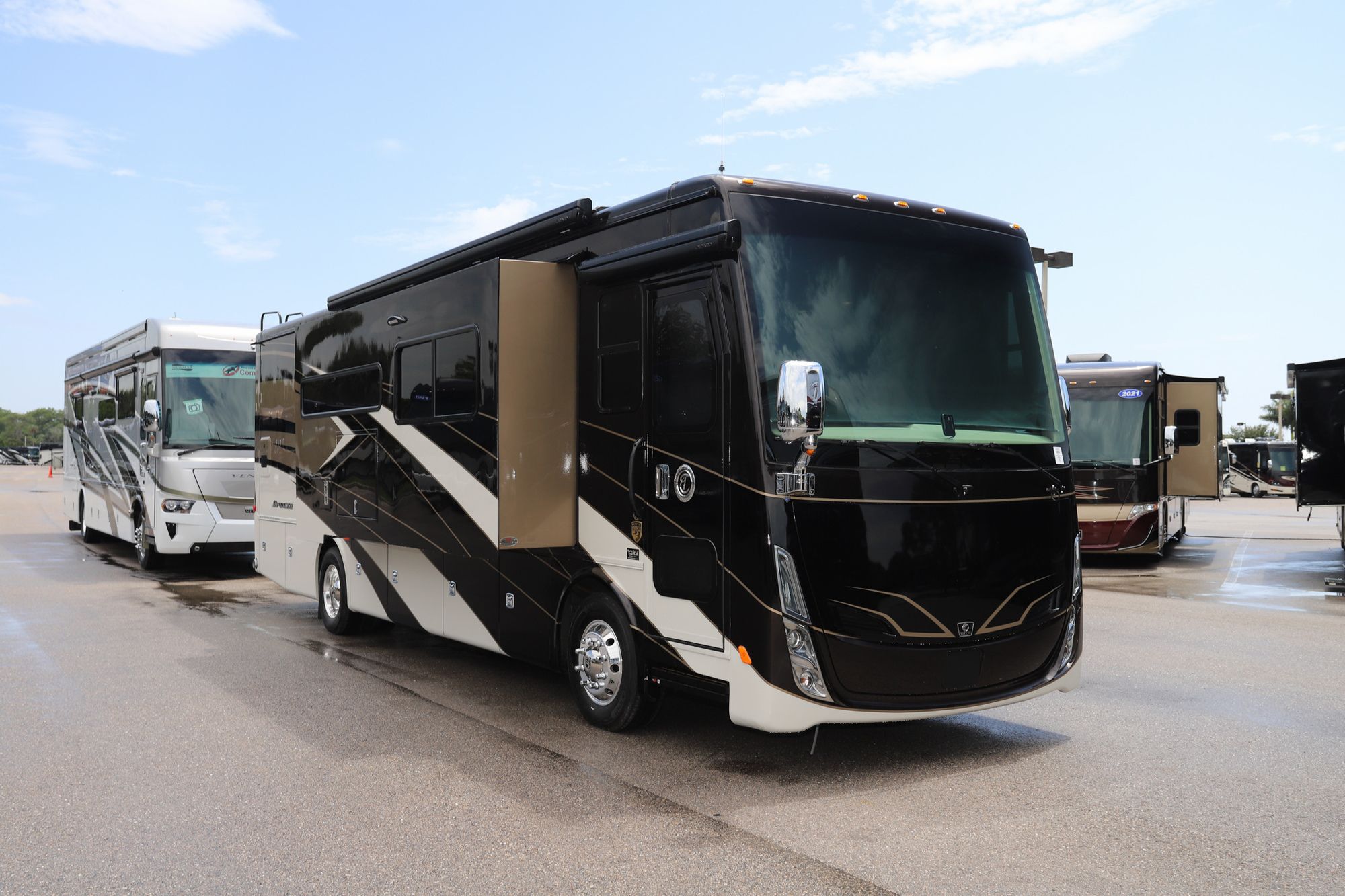 New 2022 Tiffin Motor Homes Breeze 33BR Class A  For Sale