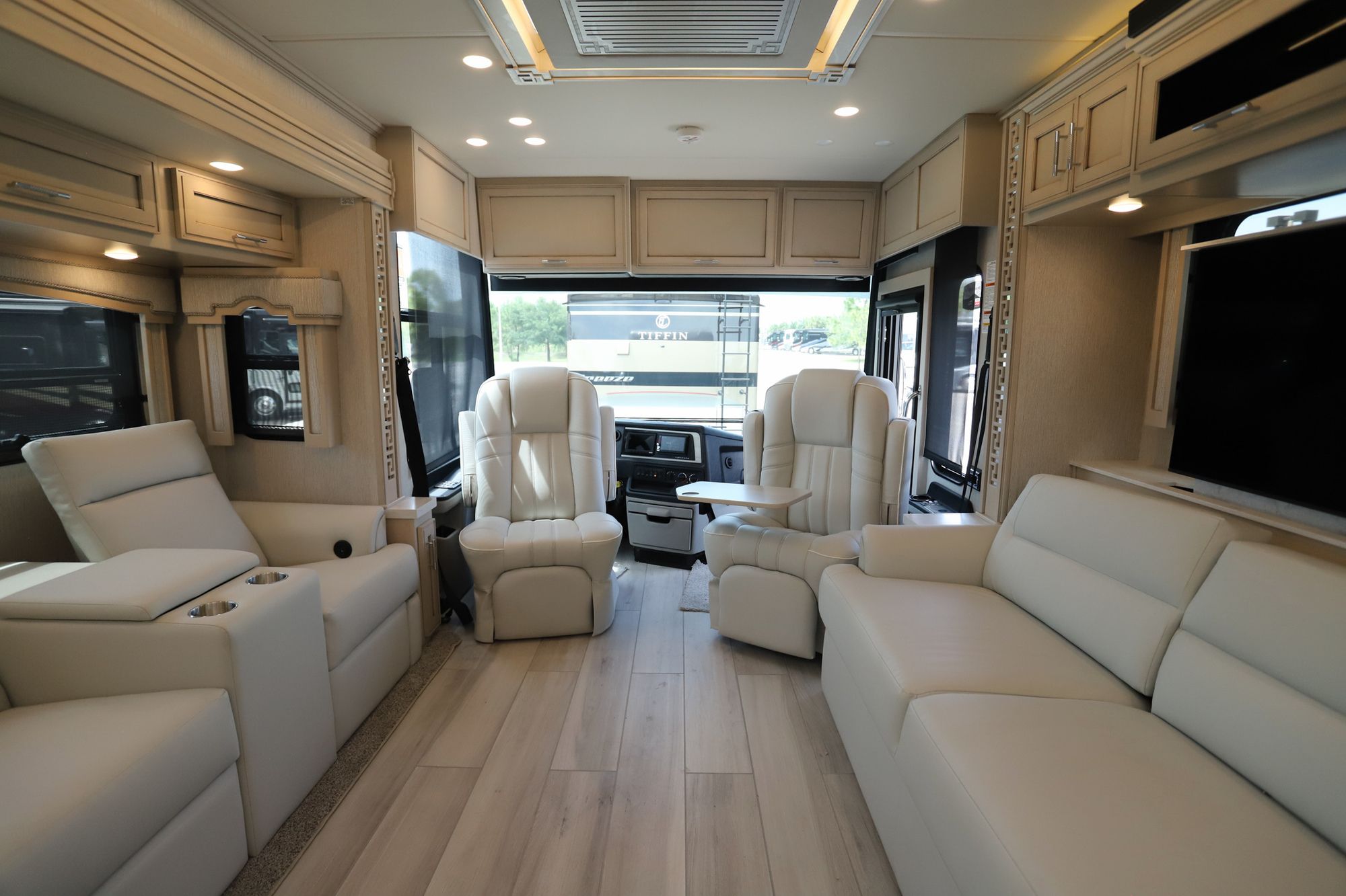 New 2022 Newmar Ventana 3717 Class A  For Sale