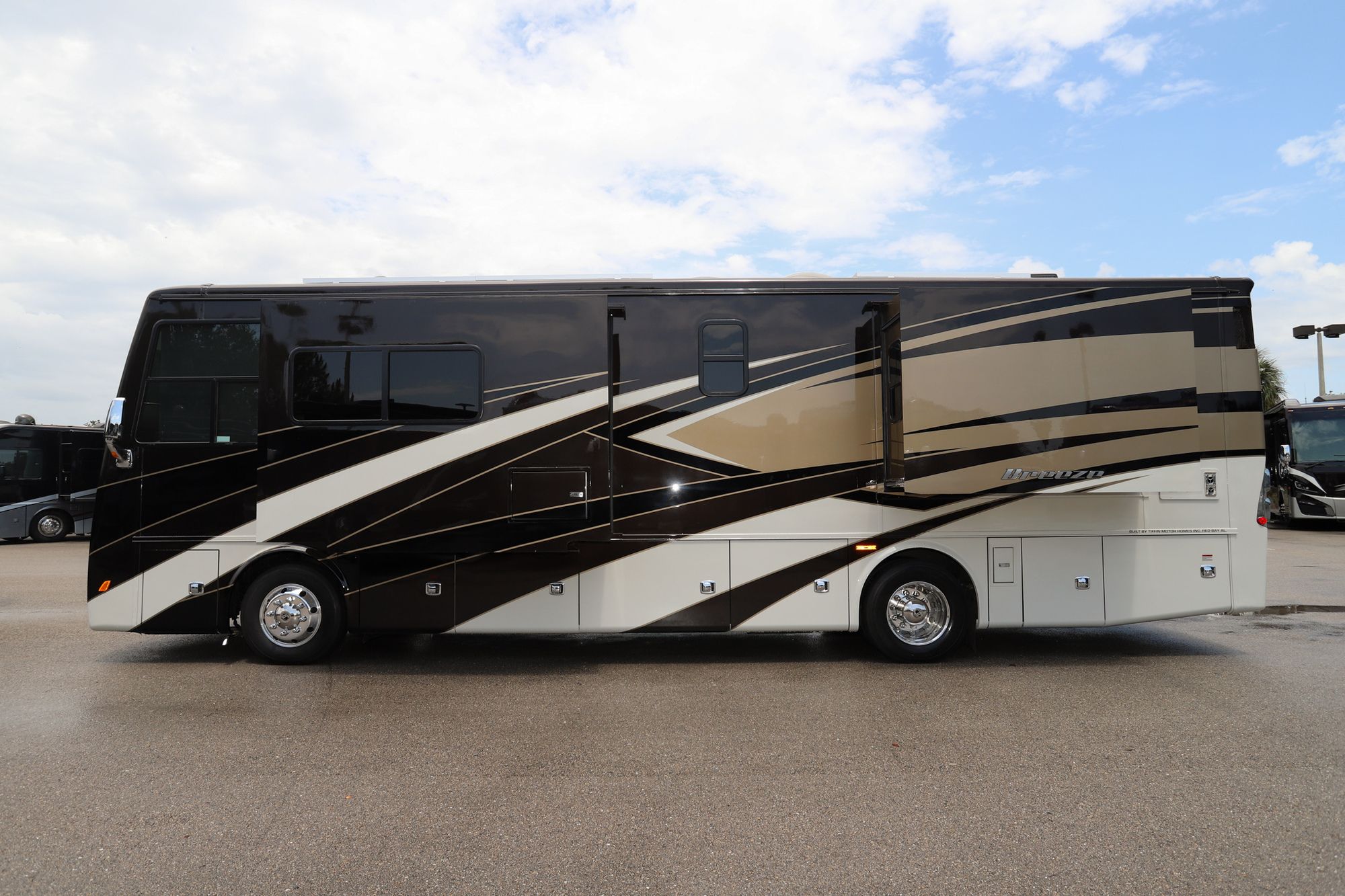 New 2022 Tiffin Motor Homes Breeze 33BR Class A  For Sale