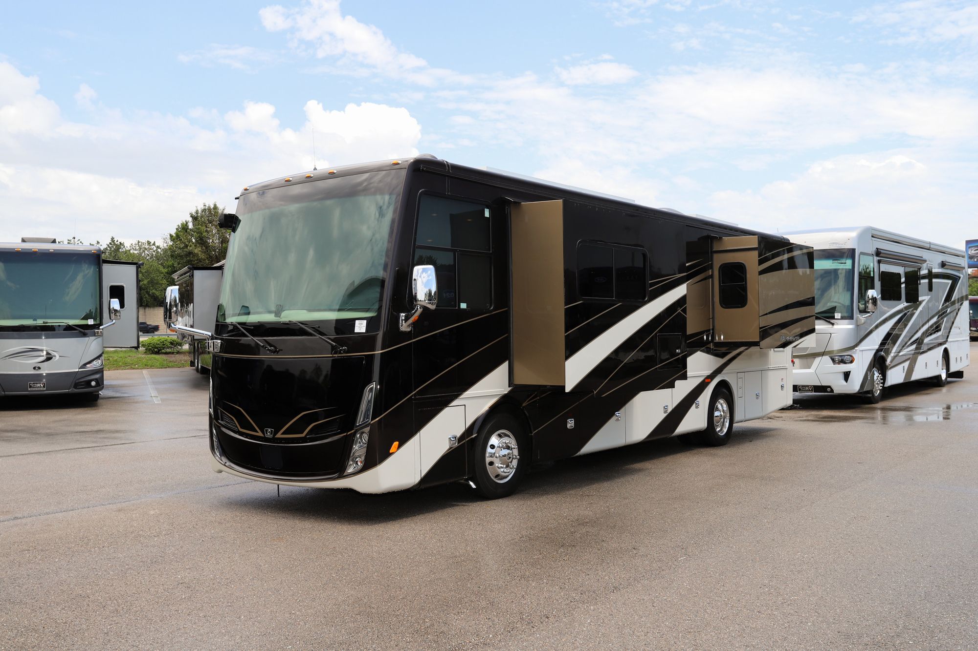 New 2022 Tiffin Motor Homes Breeze 33BR Class A  For Sale