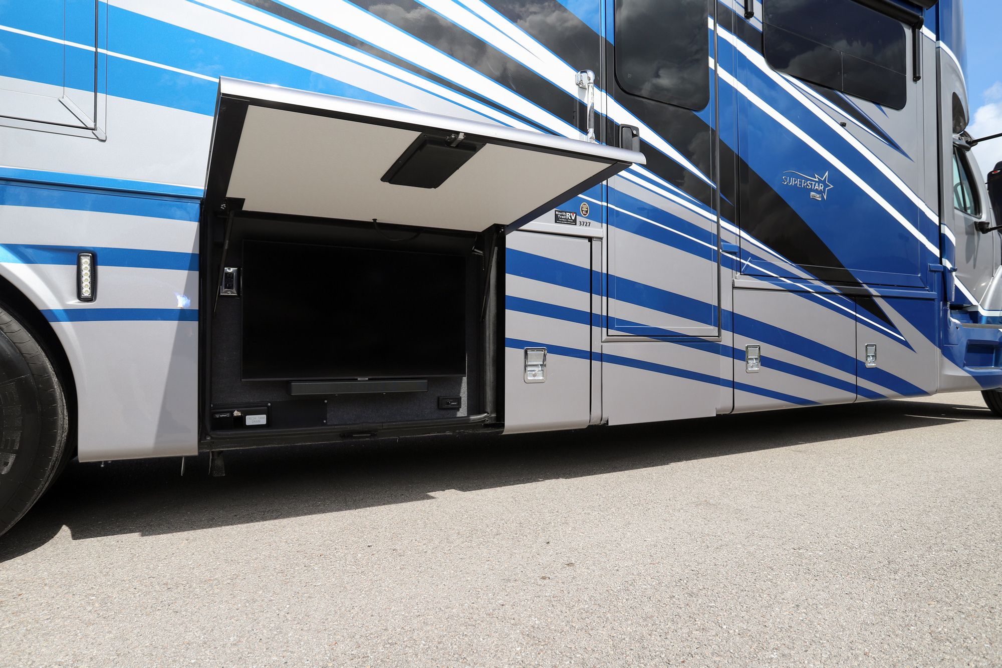 New 2022 Newmar Super Star 3727 Super C  For Sale