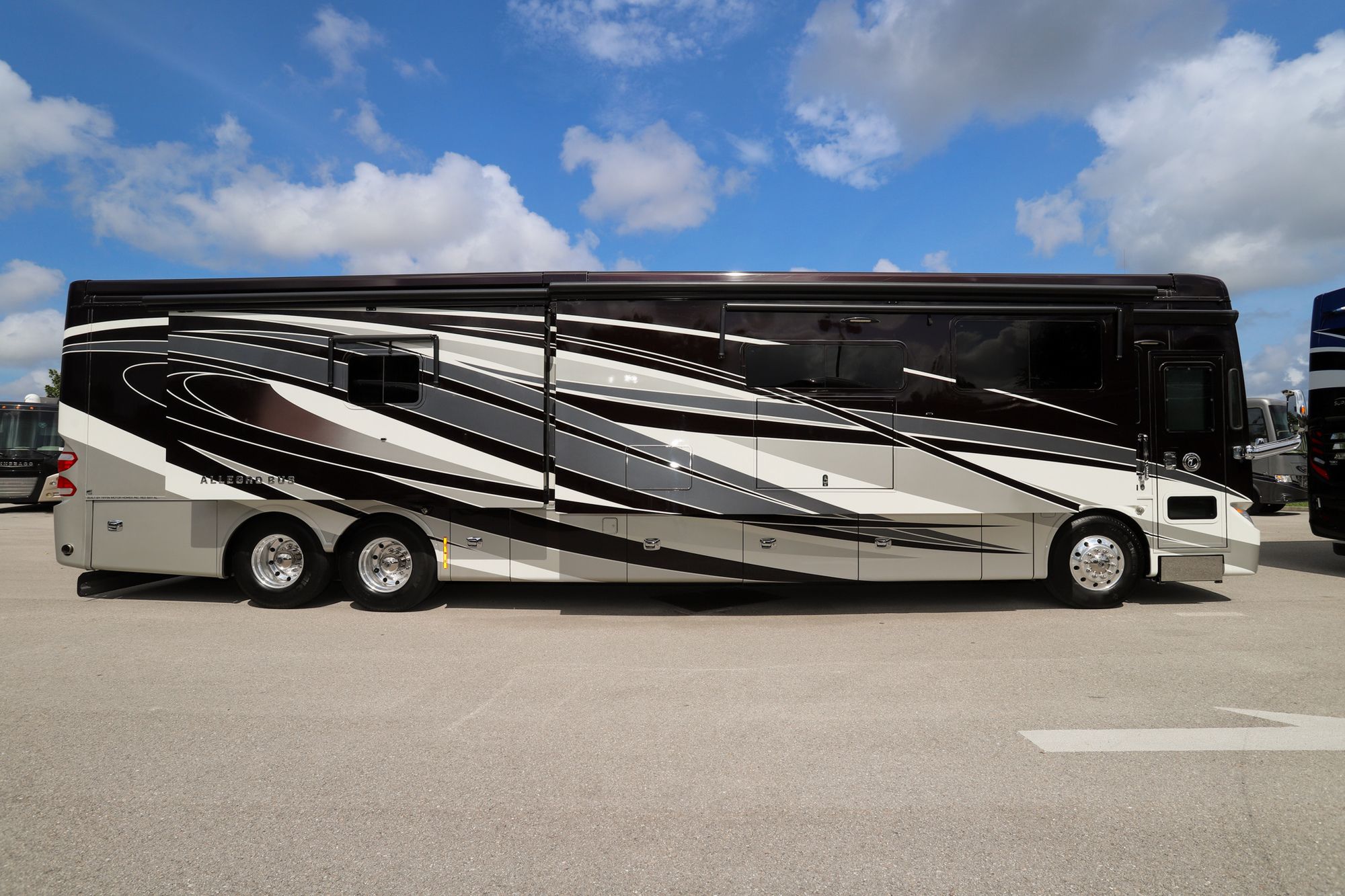 Used 2017 Tiffin Motor Homes Allegro Bus 45OPP Class A  For Sale