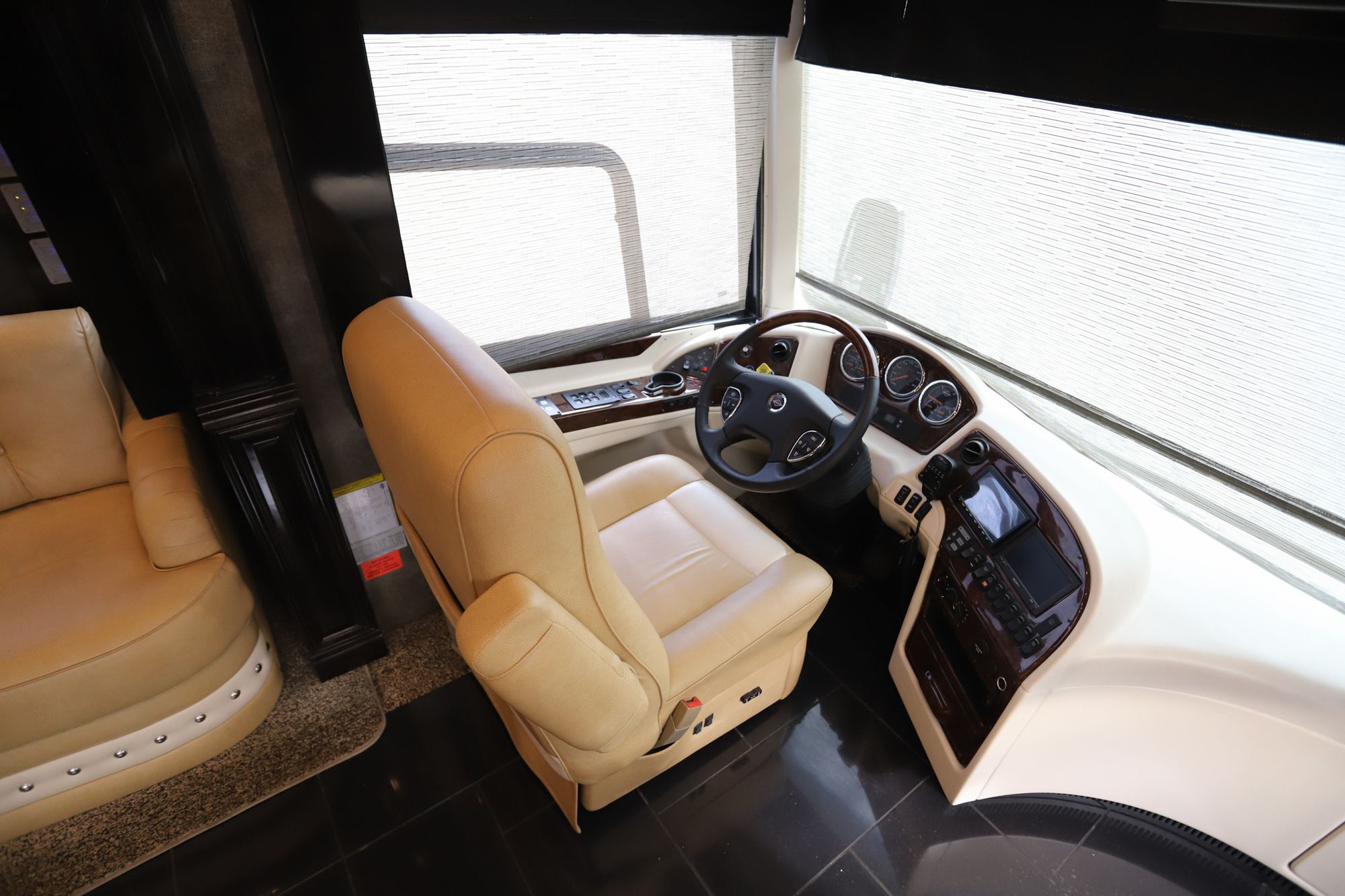 Used 2014 Newmar Essex 4553 Class A  For Sale