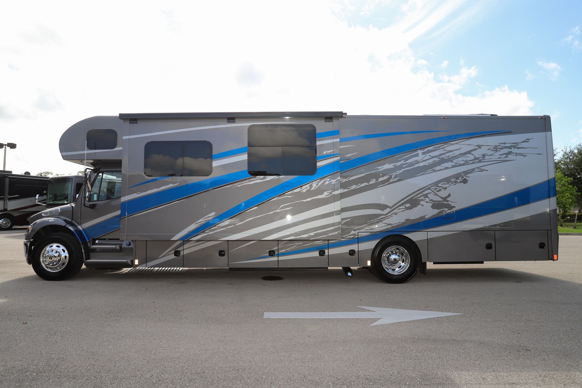 New 2022 Renegade Rv Valencia 38BB Super C  For Sale