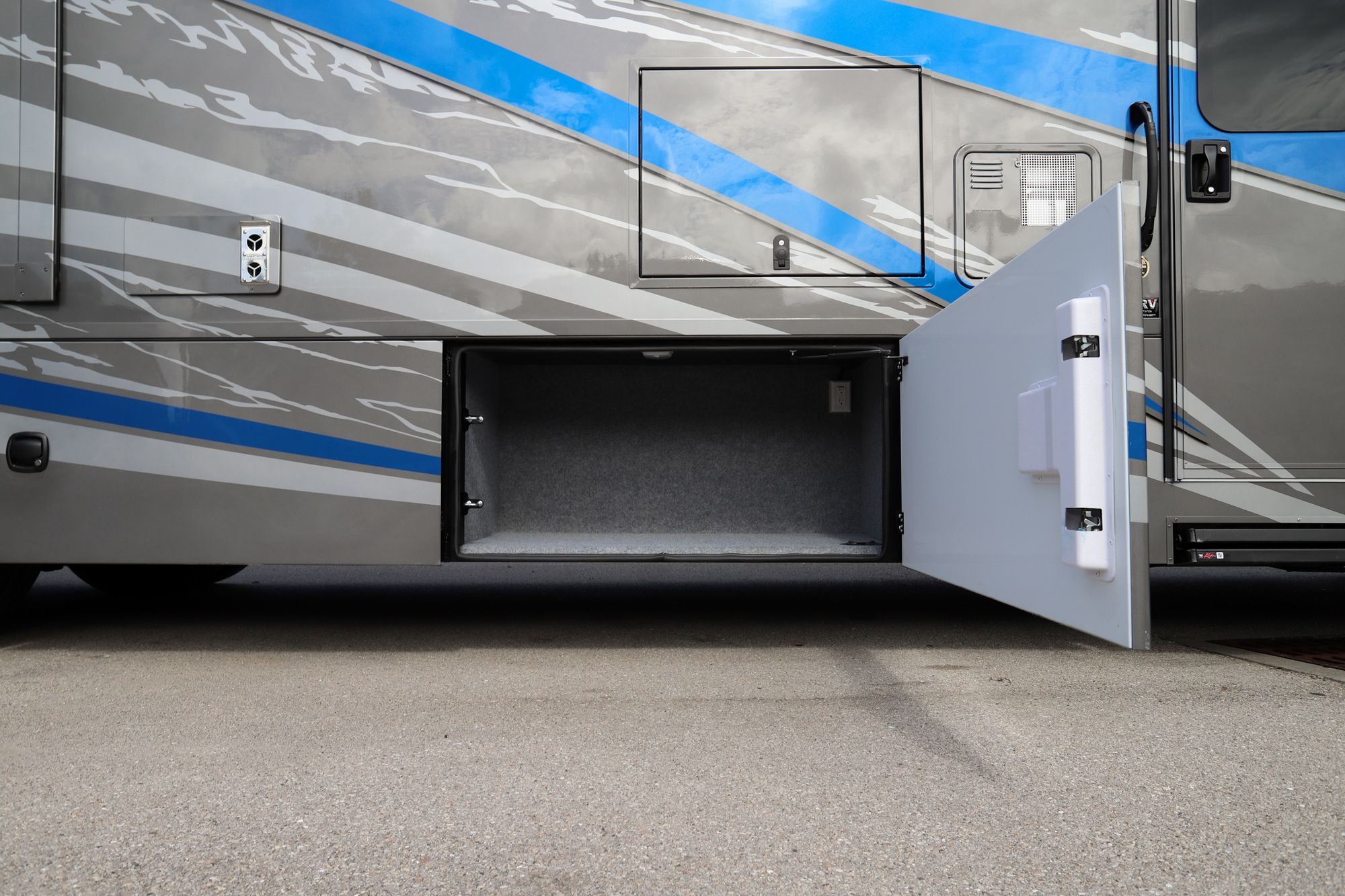 New 2022 Renegade Rv Valencia 38BB Super C  For Sale