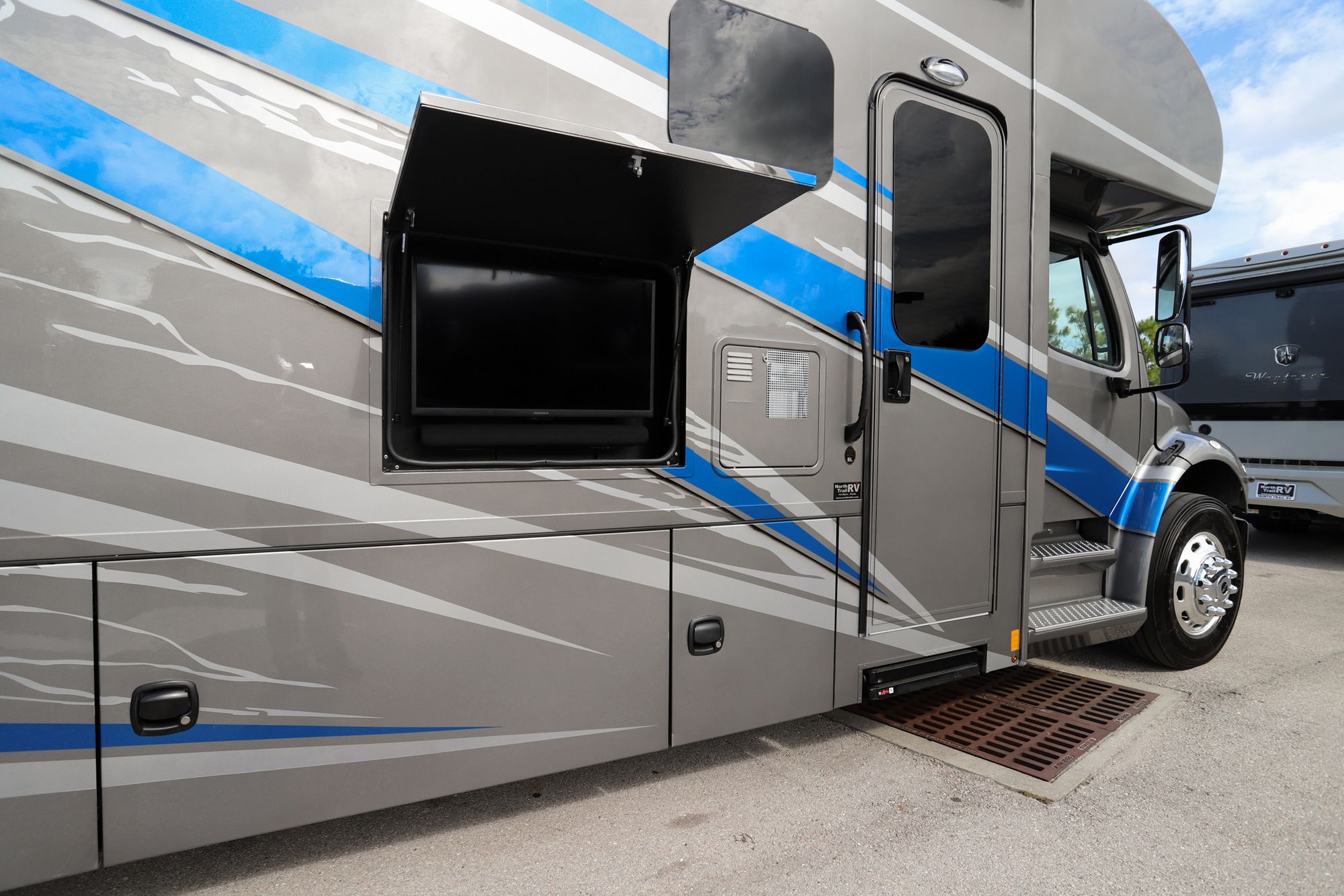New 2022 Renegade Rv Valencia 38BB Super C  For Sale