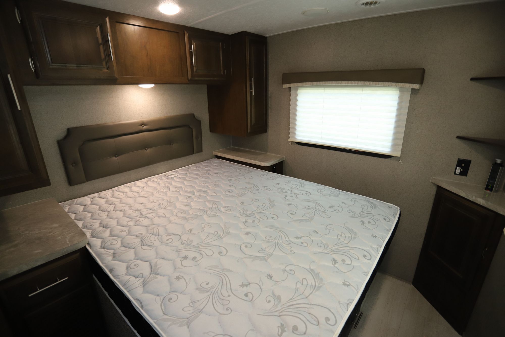 Used 2020 Forest River Flagstaff 25FKS Travel Trailer  For Sale