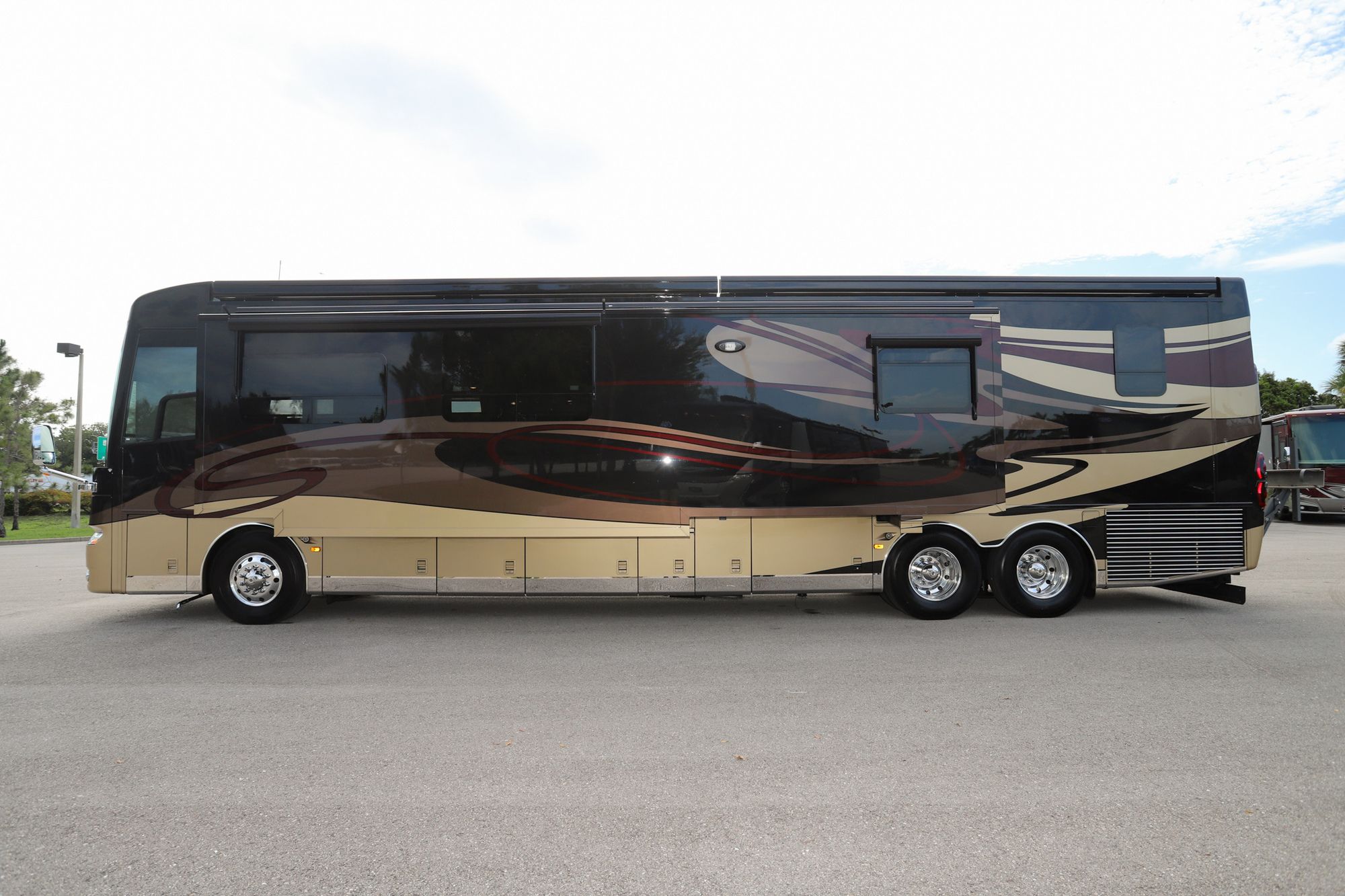 Used 2014 Newmar Essex 4553 Class A  For Sale