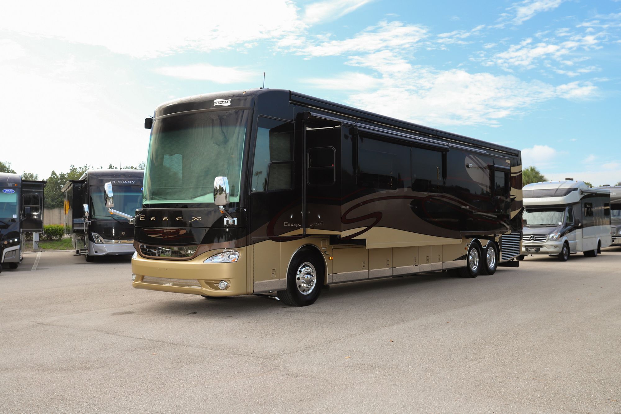 Used 2014 Newmar Essex 4553 Class A  For Sale