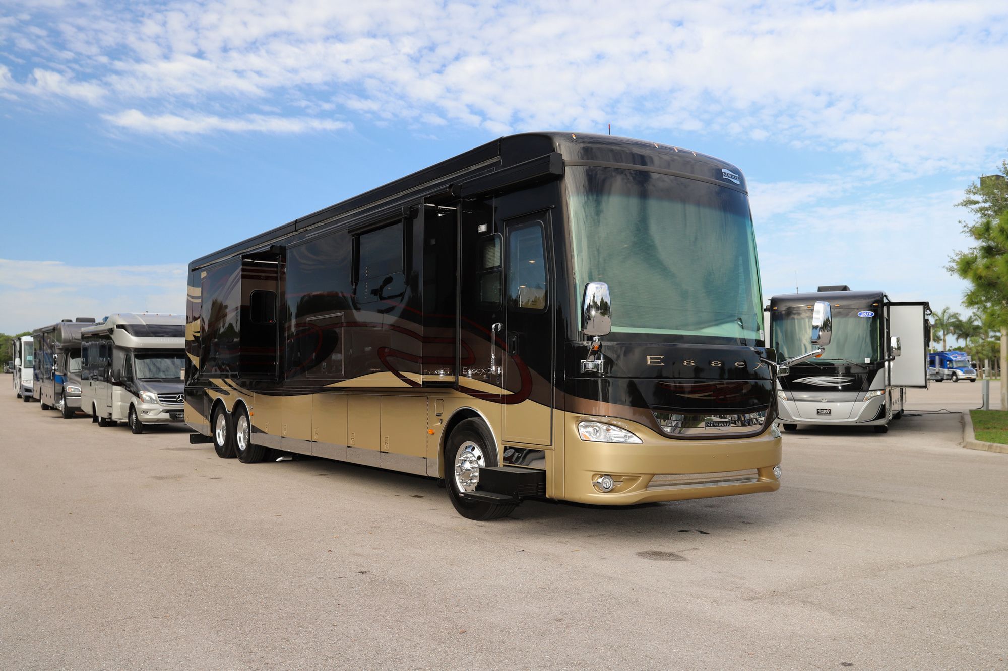 Used 2014 Newmar Essex 4553 Class A  For Sale