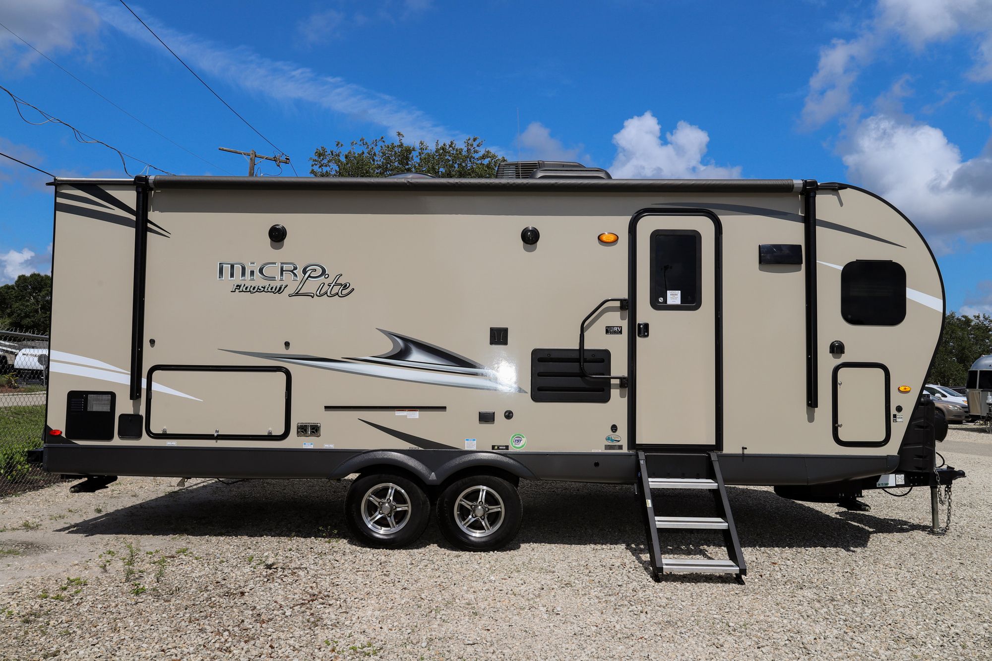 Used 2020 Forest River Flagstaff 25FKS Travel Trailer  For Sale