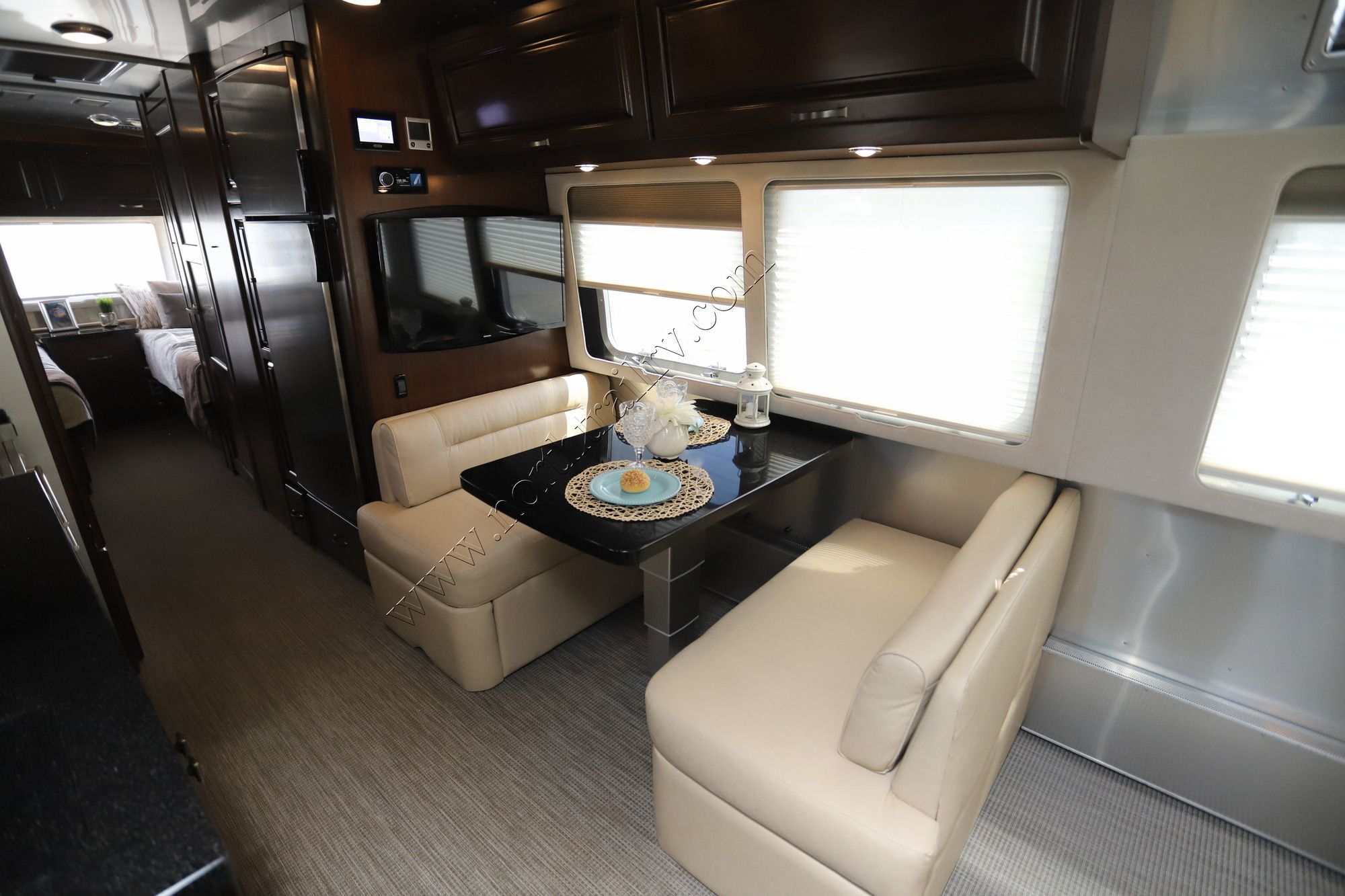 Used 2020 Airstream Classic 30 TWIN Travel Trailer  For Sale