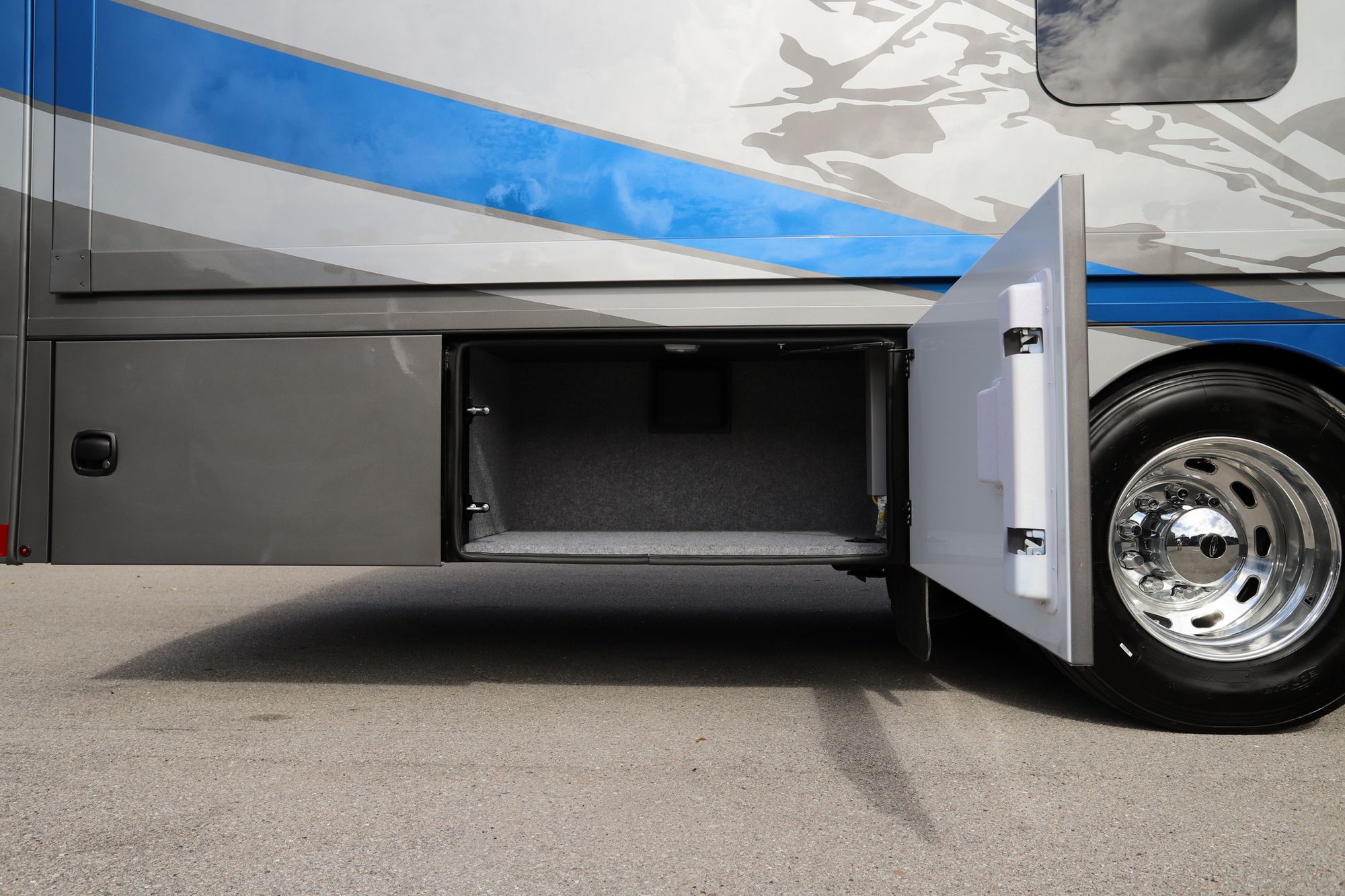 New 2022 Renegade Rv Valencia 38BB Super C  For Sale