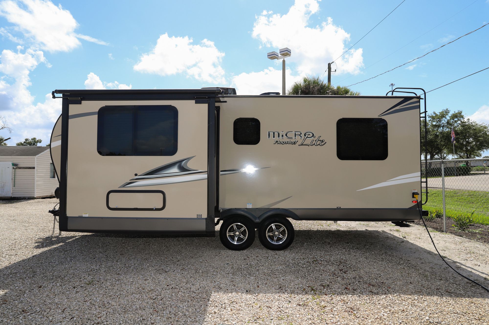 Used 2020 Forest River Flagstaff 25FKS Travel Trailer  For Sale